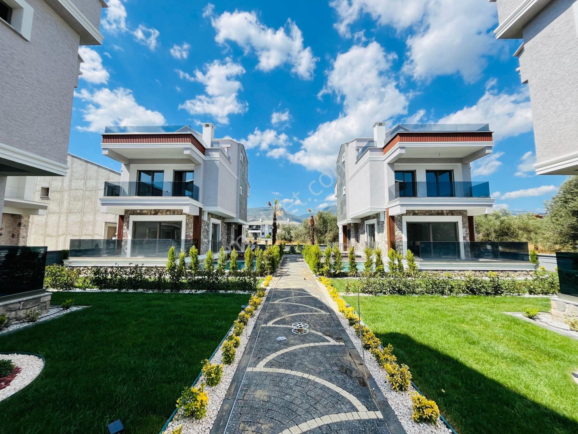 Altınoluk Güre Arası Yolun Alt Deniz Kısmında Ultra Lüx 4+1 Otoparklı Havuzlu Satılık Villa - Görsel 3