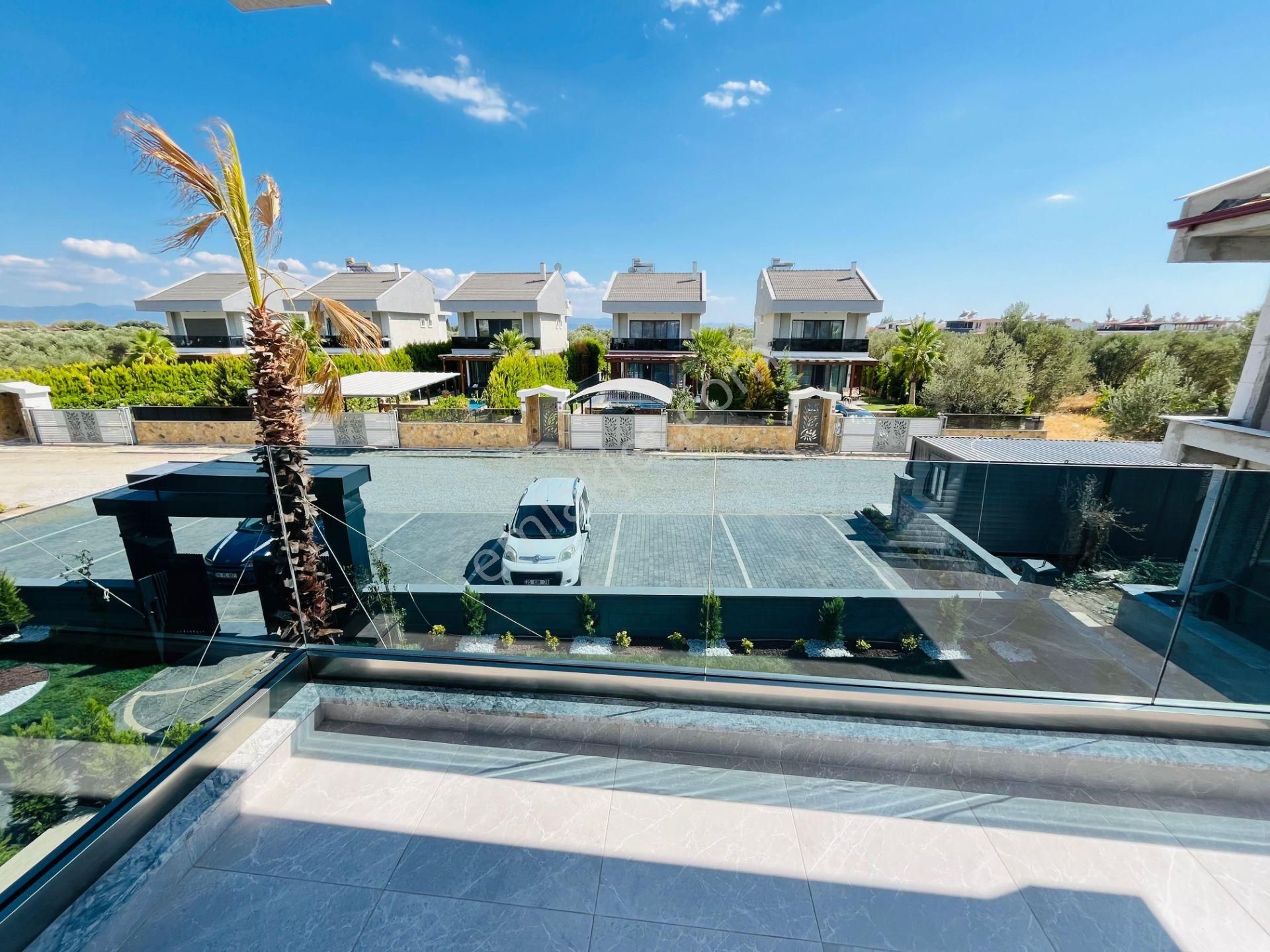 Altınoluk Güre Arası Yolun Alt Deniz Kısmında Ultra Lüx 4+1 Otoparklı Havuzlu Satılık Villa - Görsel 28