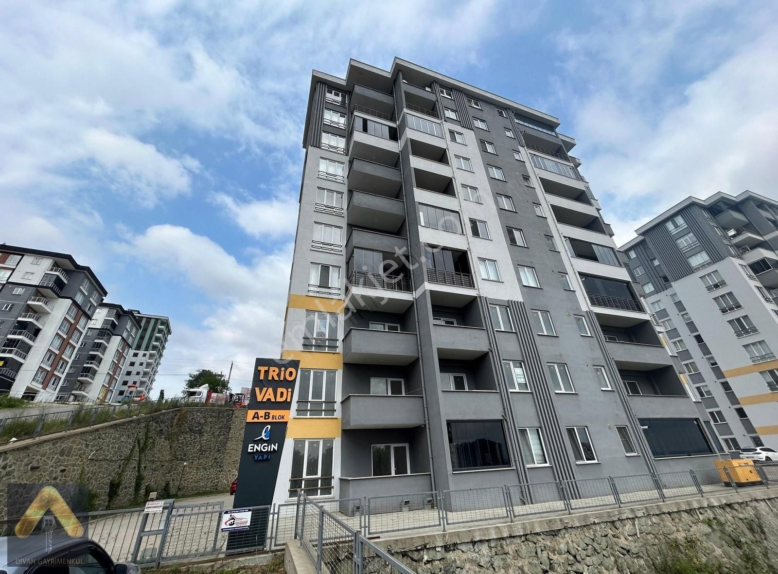 Divan Gayrimenkul Karşıyaka Mh 146m2 3+1 Triovadi Evleri Kiralık