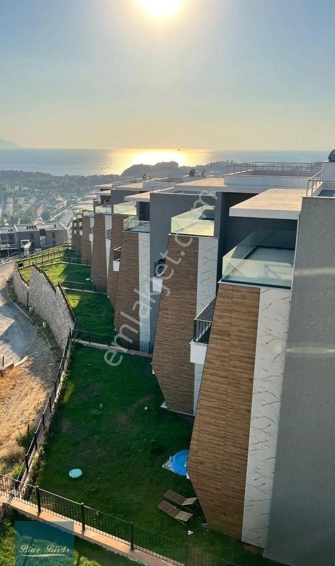 Kuşadası’nın En Prestijli Projesinde Eşsiz Manzaralı Full Eşyalı Lüks Daire - Görsel 19