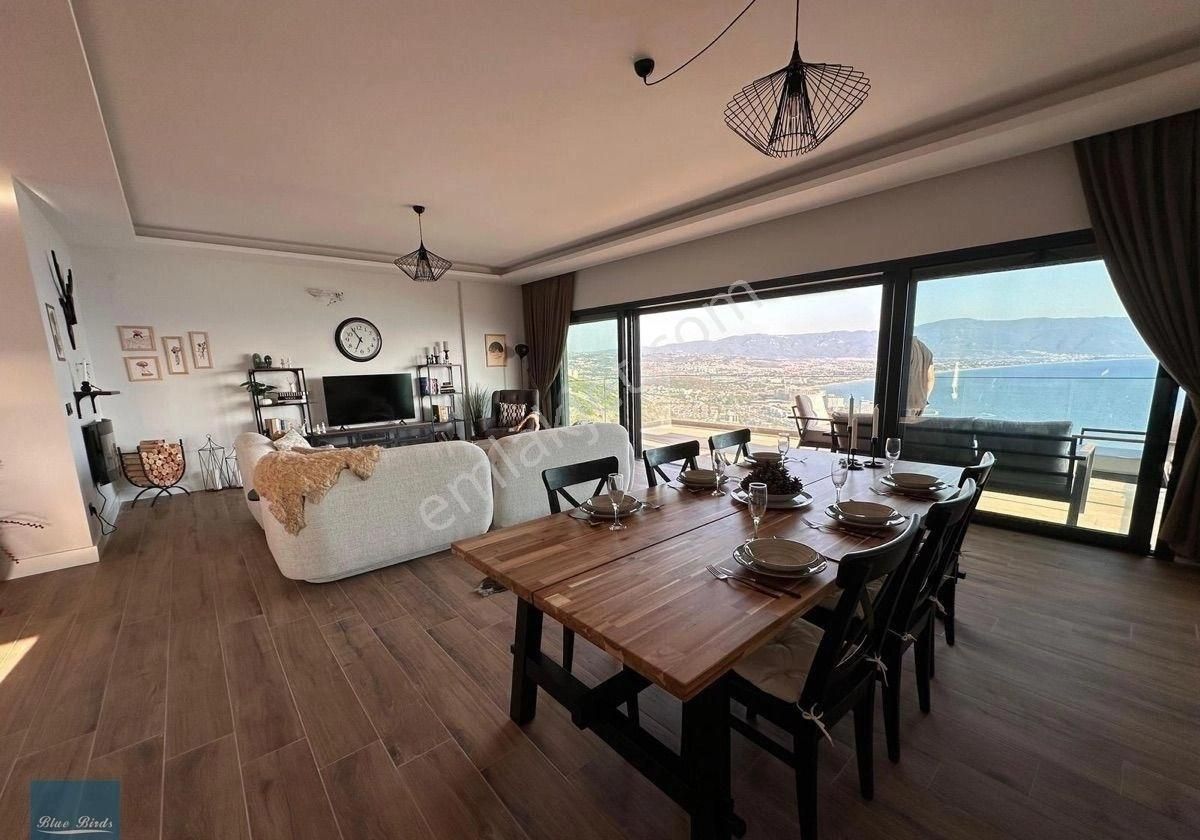 Kuşadası’nın En Prestijli Projesinde Eşsiz Manzaralı Full Eşyalı Lüks Daire - Görsel 13