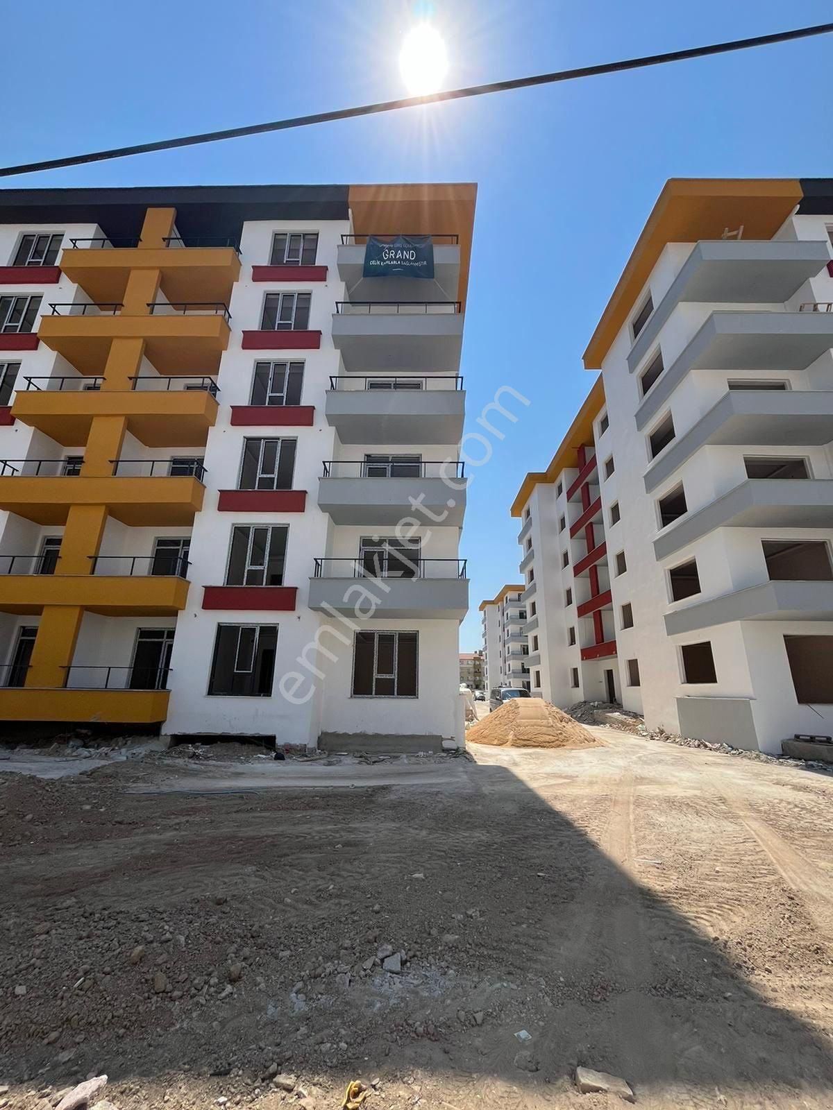 Gürhan Gayrimenkulden Satılık Saçlı Kasap Caddesi Üzerinde 4+1 Son Kat