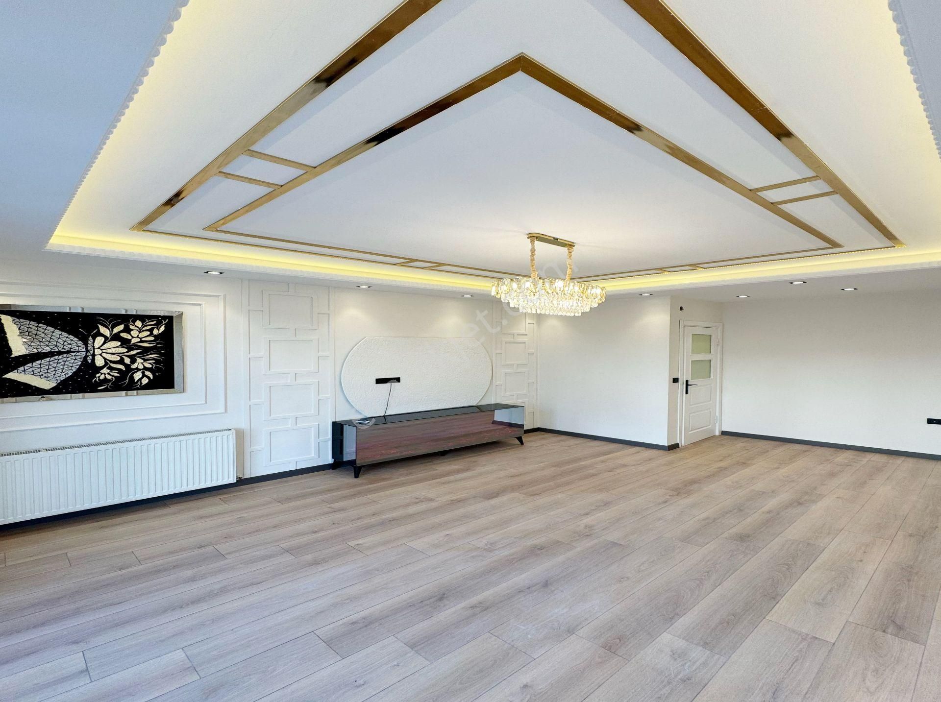 Beylikdüzü Vira Yapı'dan Cumhuriyet Meydanında Otoparklı Balkonlu 3+1 Vip Satılık Daire ! - Görsel 2