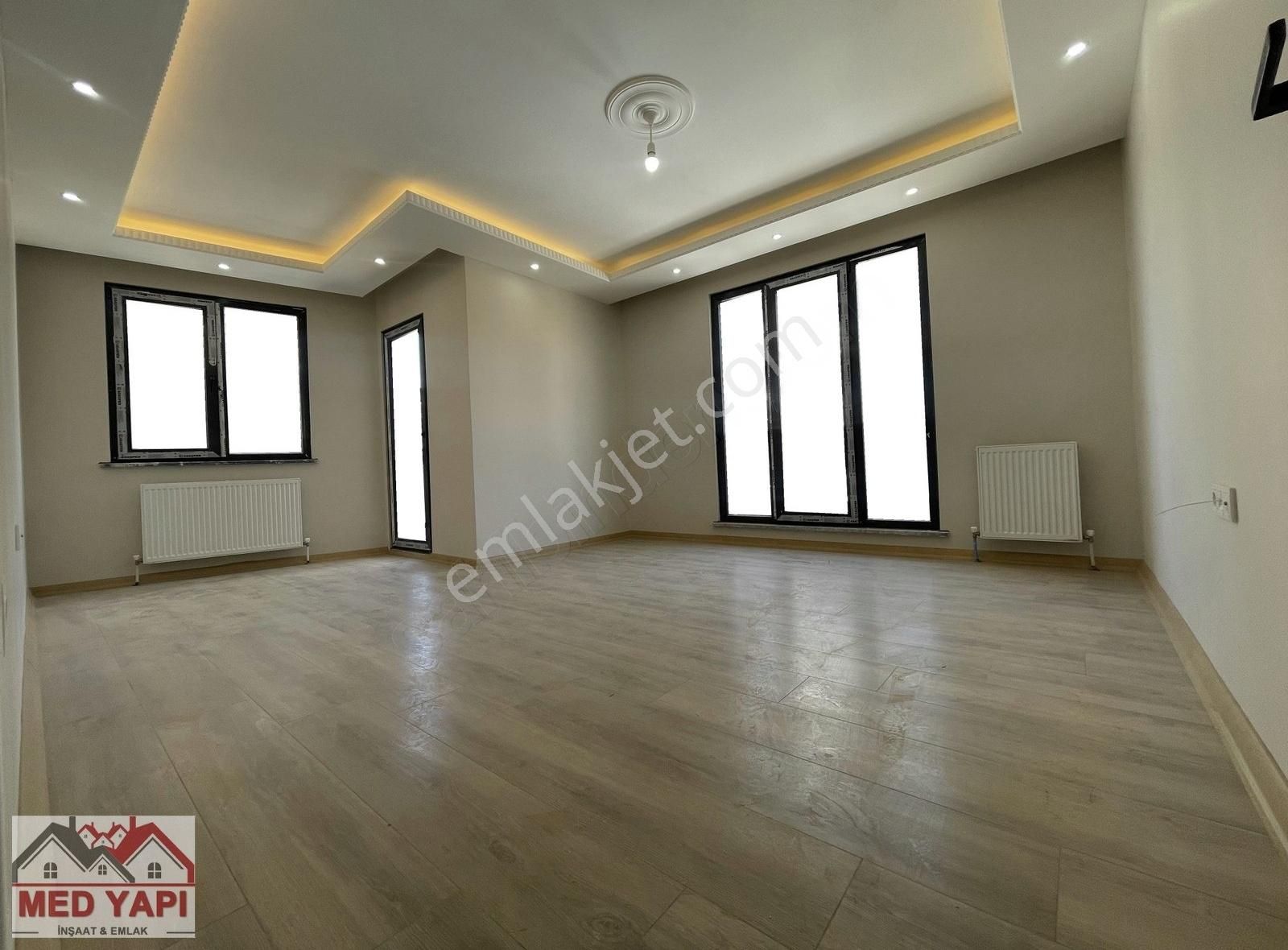 Sancaktepe Satılık 3+1 Ara Kat Kapalı Otoparklı Sıfır Cad.üzeri