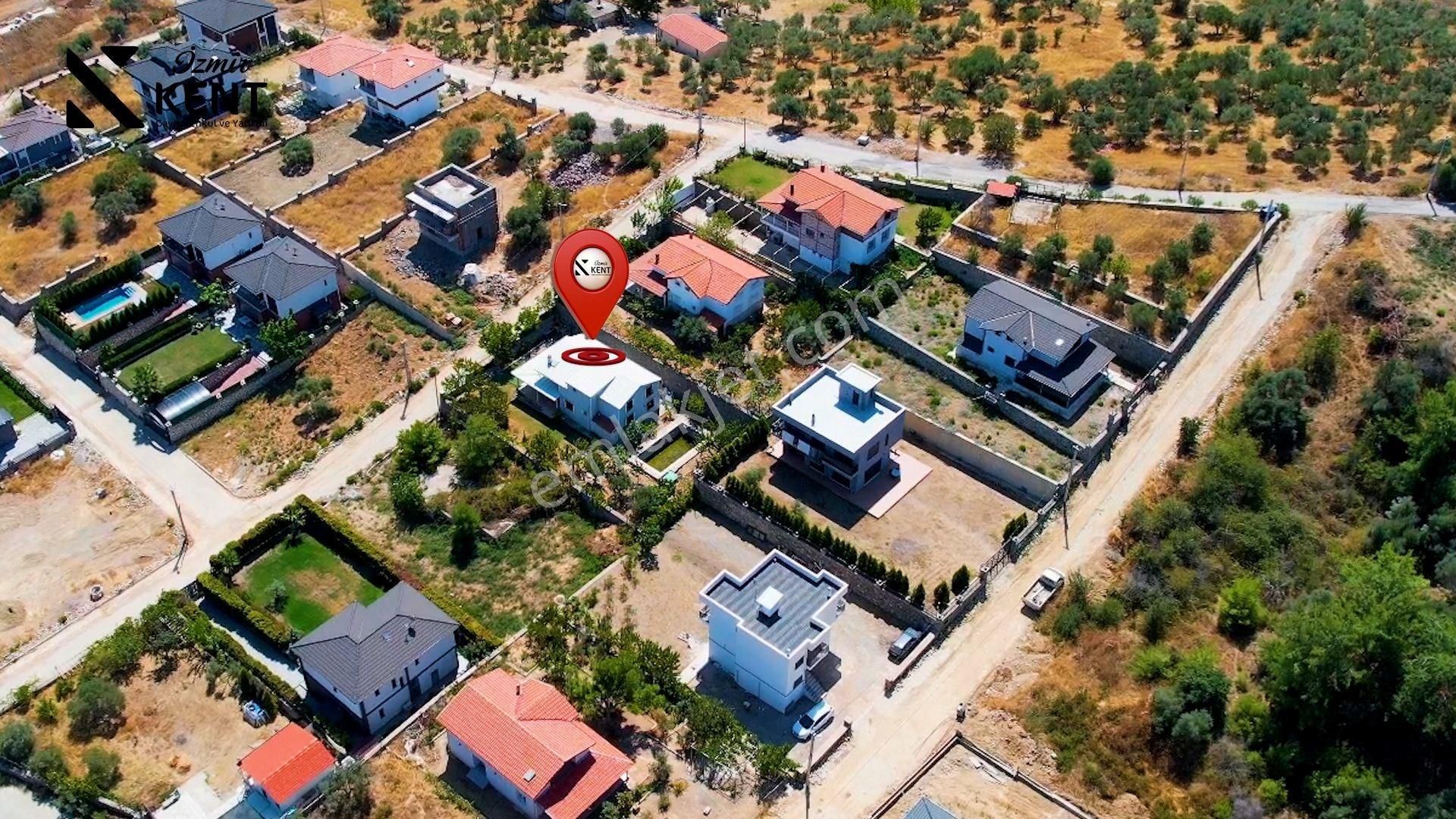 Kemalpaşa Yukarıkızılca'da 5+1 160 M2 Havuzlu Villa