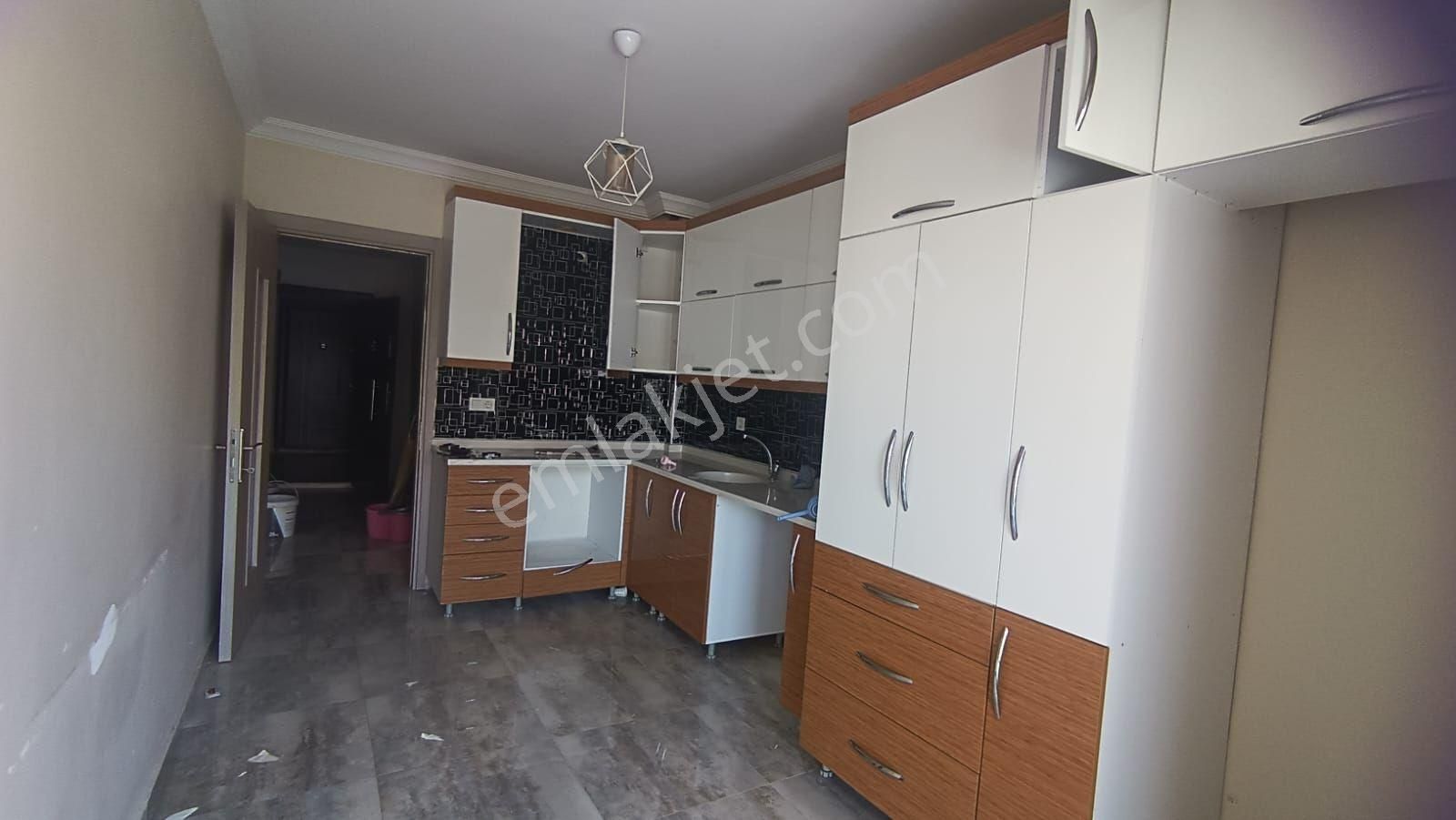 Bayraklı Yeni Şehir Hast Westpark Avm Yakını Temiz Bakımlı Kiralık 2+1 Daire