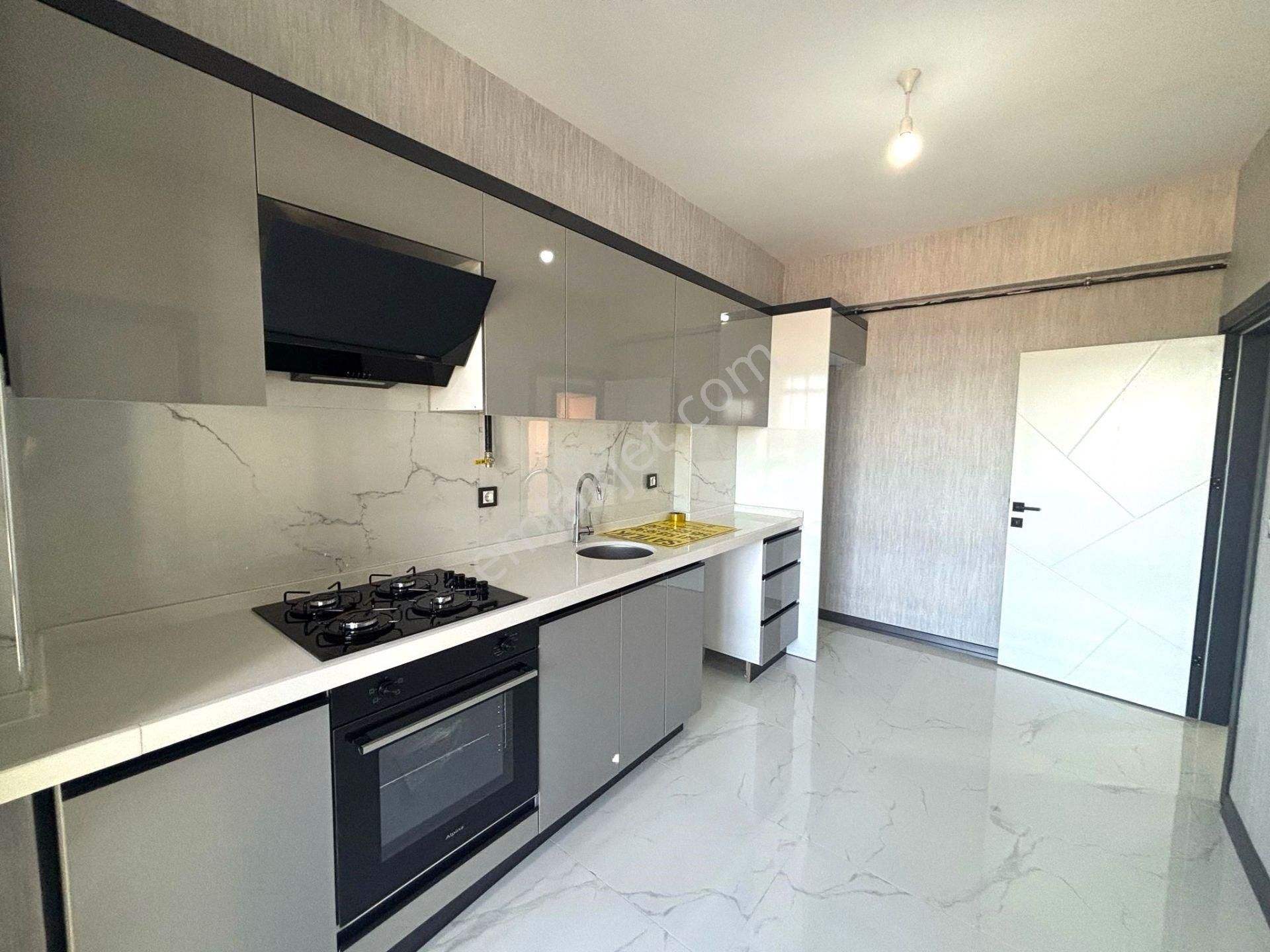 **eryıldız Gayrimenkul'den**atatürk Mah.kiralık Ful+ful Lüx 2+1 Ön Cephe