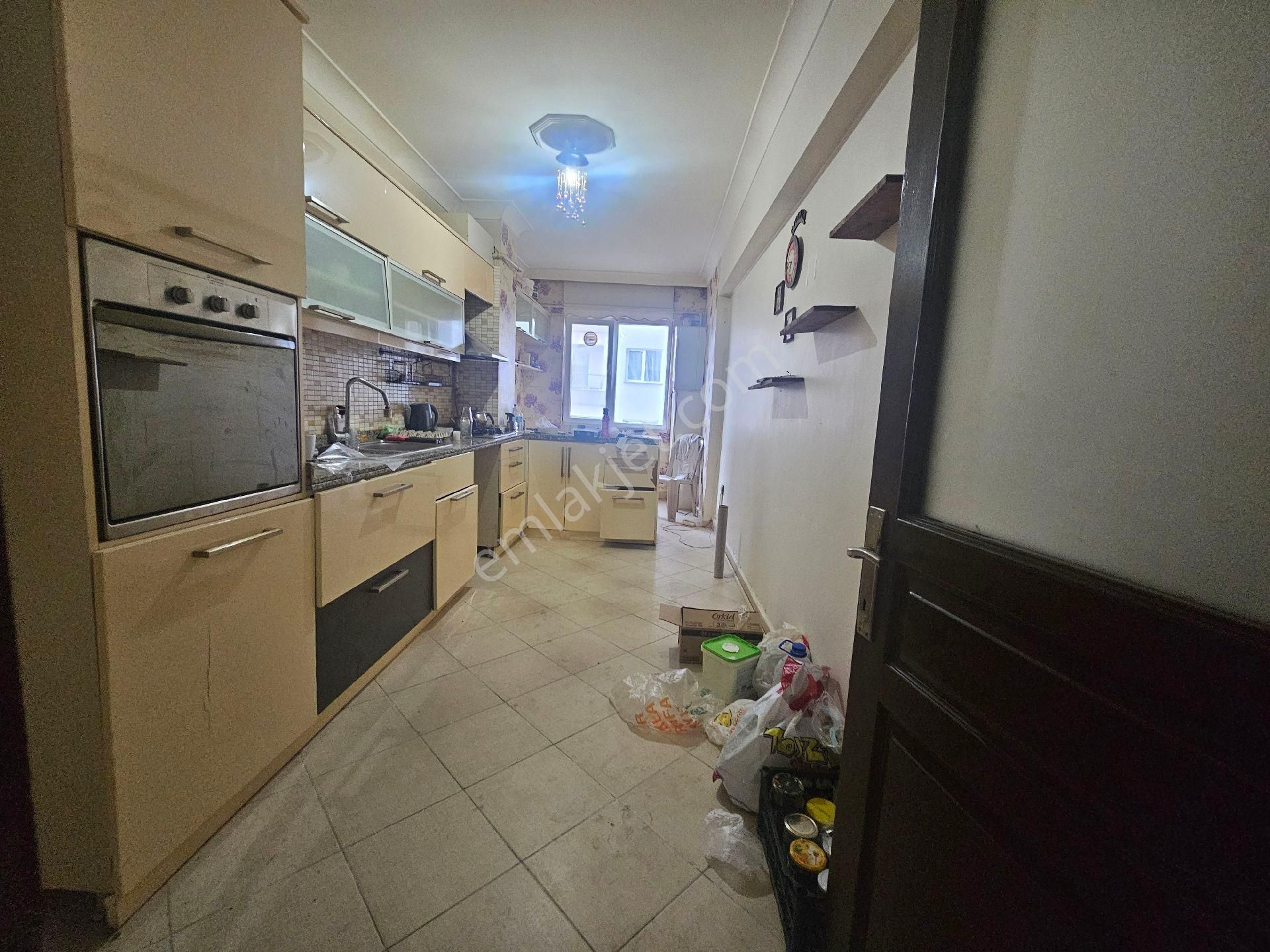 Cumhuriyet Mahallesi. 3+1 Çok Kullanışlı Daire