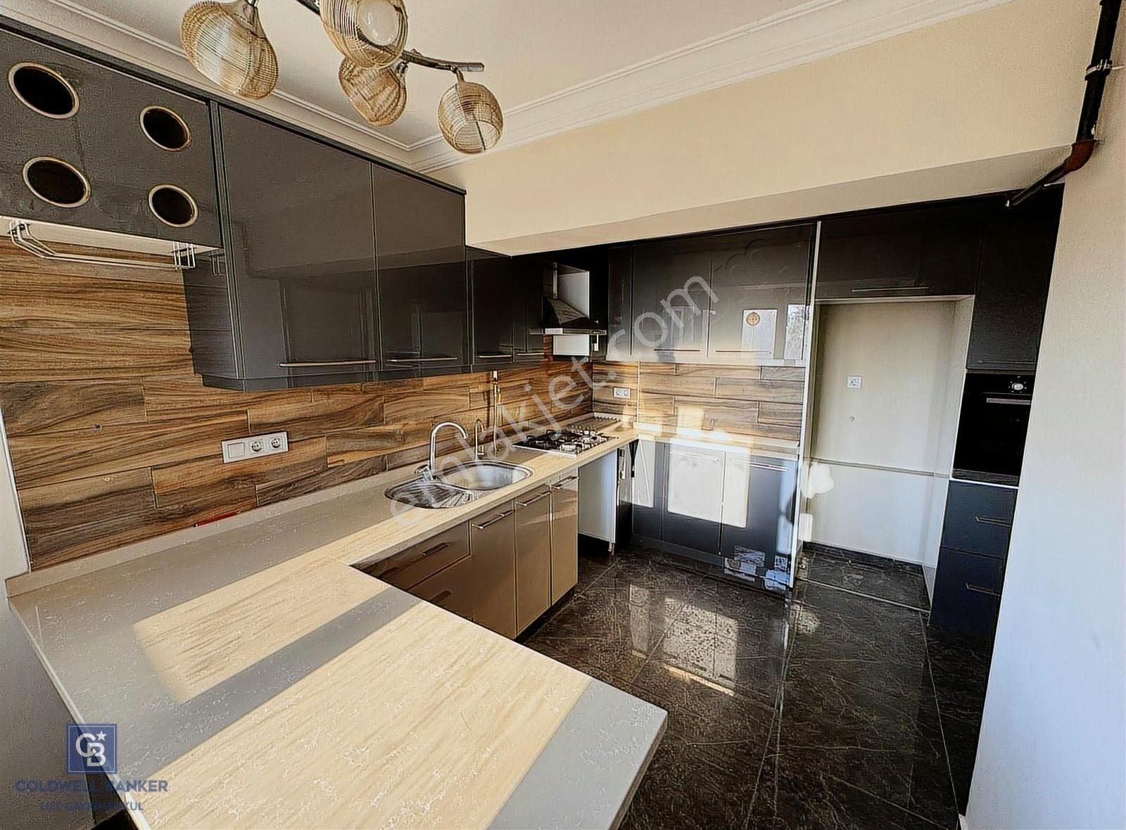 Karşıyaka Bahariye De Kiralık Geniş 2+1 Tadilatlı Daire
