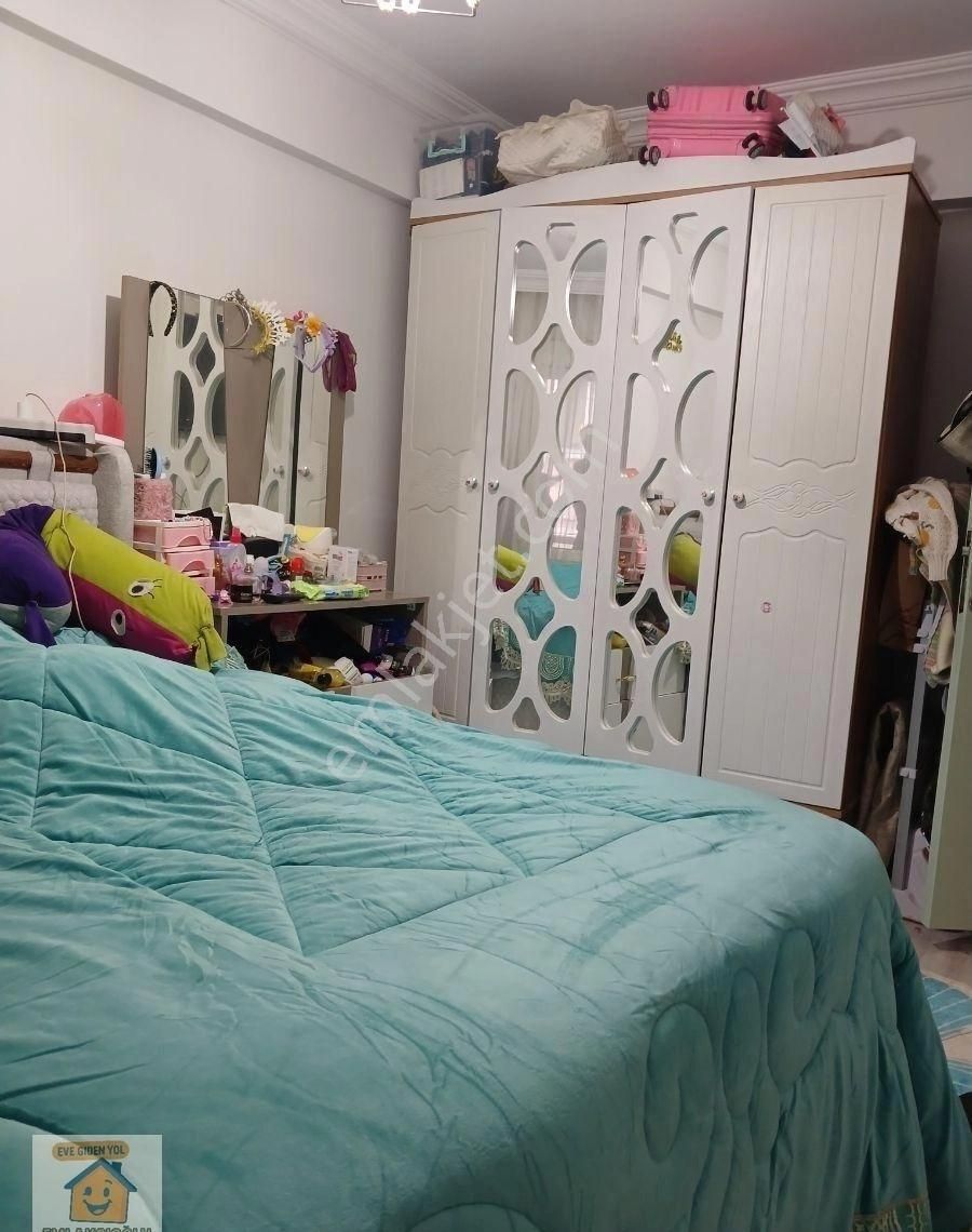 İzmir Konak Karataş'ta Satılık 3+1 Doğalgazlı Acil Satılık Daire