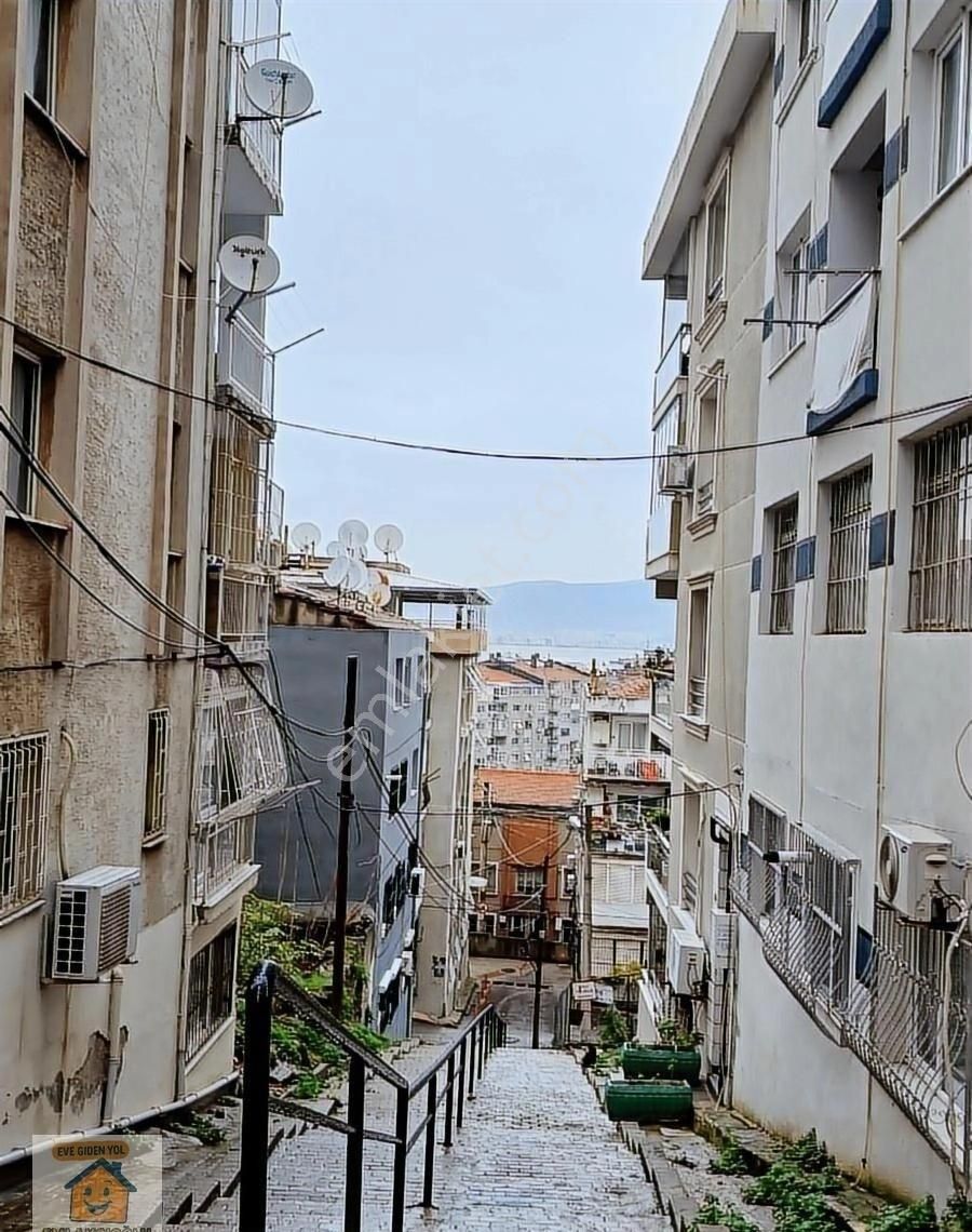 İzmir Konak Karataş'ta Satılık 3+1 Doğalgazlı Acil Satılık Daire - Görsel 3