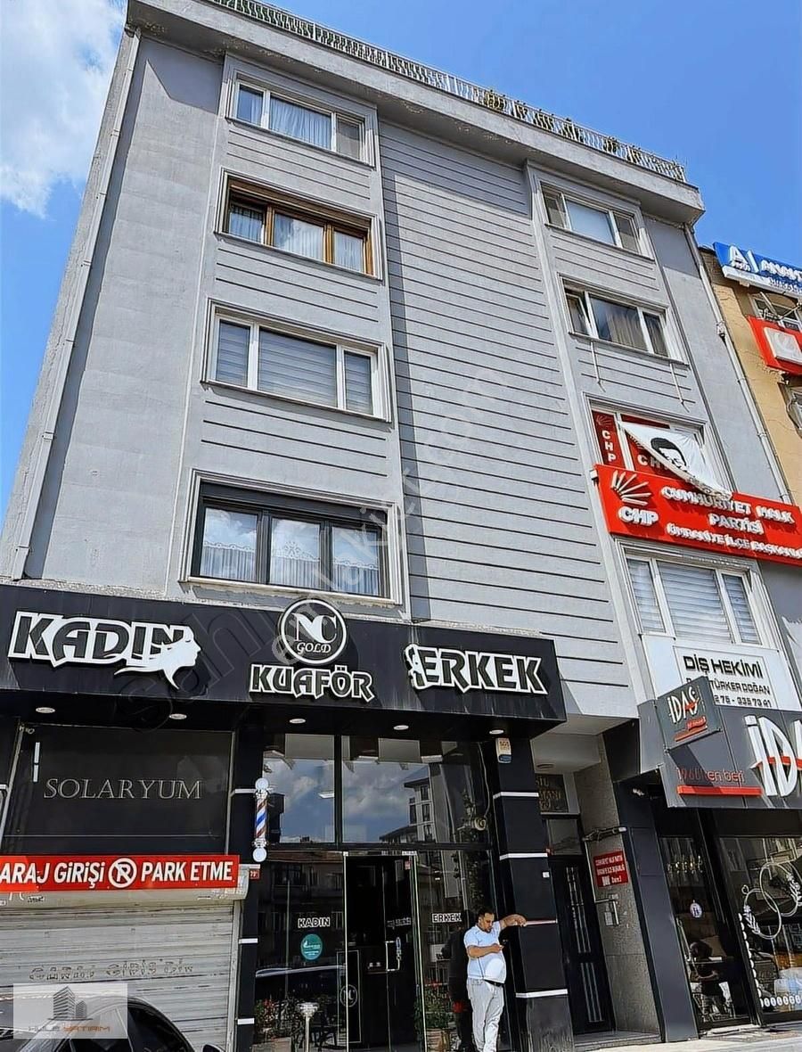 Ümraniye Çarşıda 3+1 Kiralık Daire Kapalı Otoparklı Büyük M2