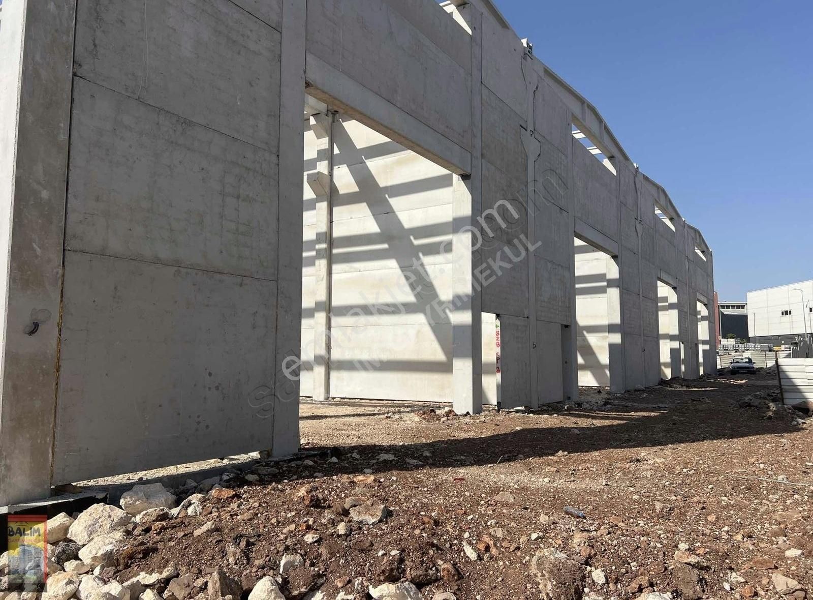 Halıcılar Sitesi'nde Satılık İş Yerleri