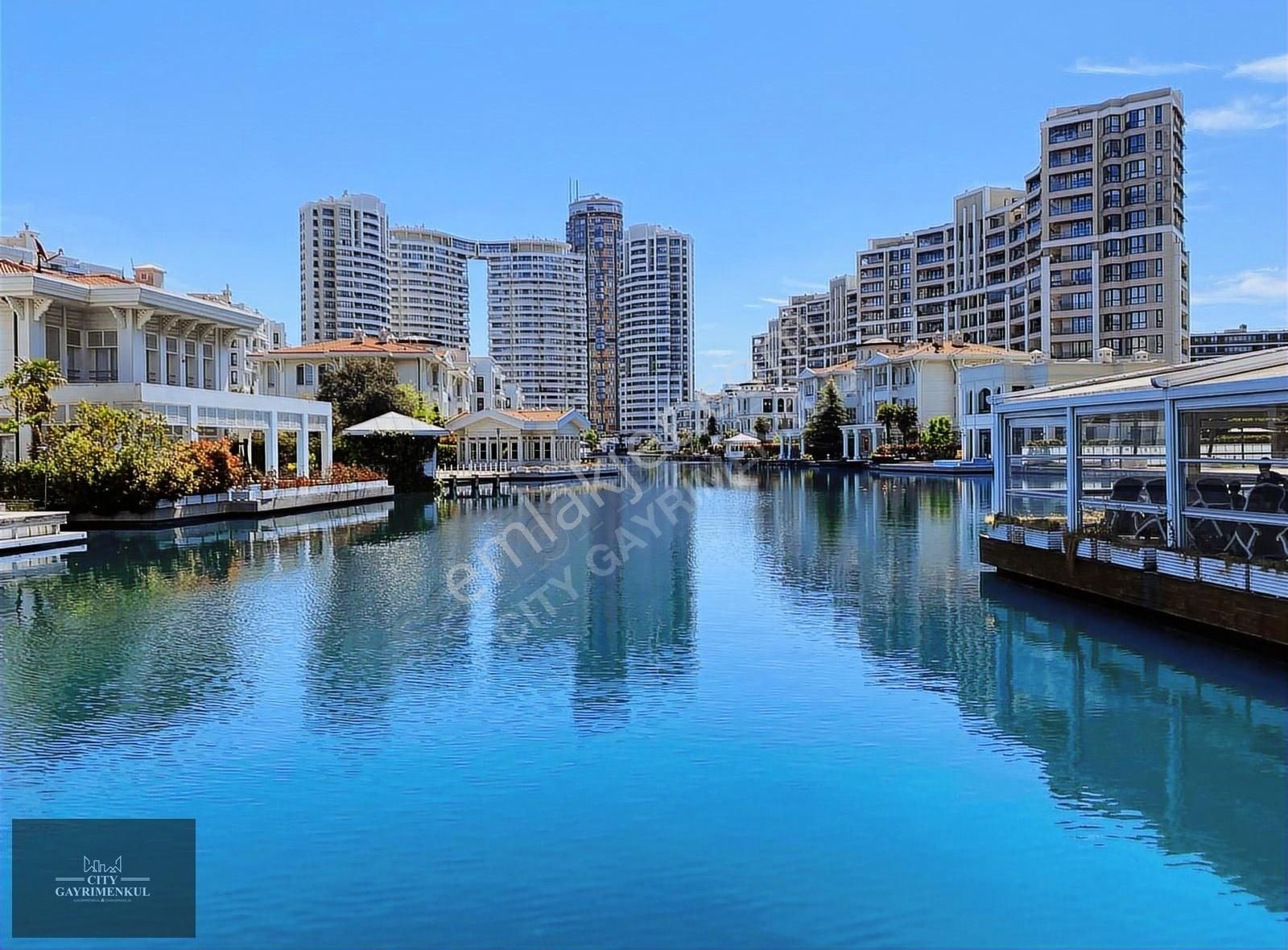 İstanbul Sarayları Full Peyzaj Eşyalı 1+1 Satılık 72 M2 Daire