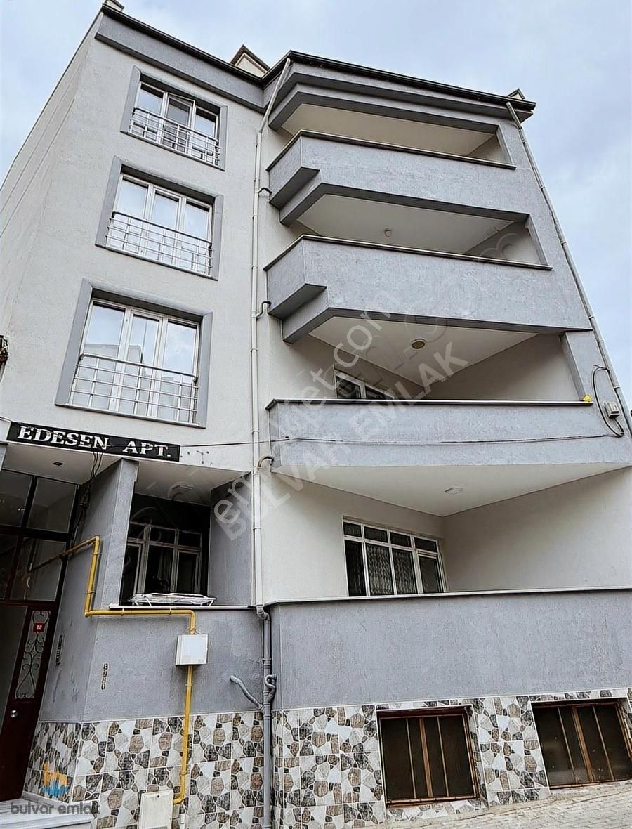 Bulvar Emlaktan Akalar Mahallesinde Temiz 3+1 Kiralık Daire