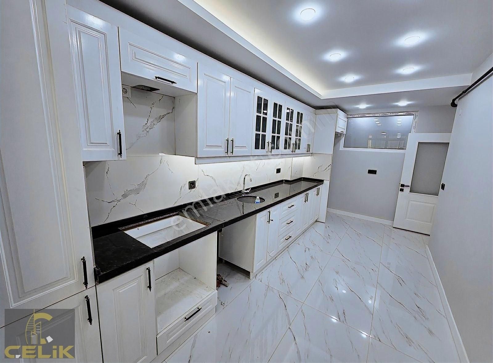 Cevatpaşada 3+1 128 M2 Ebv.banyolu 1.kat - Görsel 7