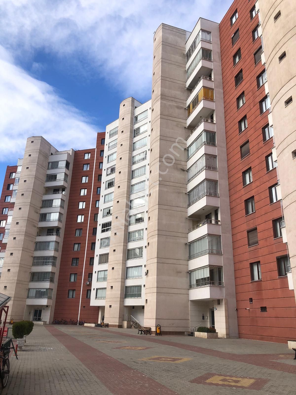 Şefikcan Kültür Rezidansda Arakat Kapalı Otoparklı 3+1 Satılık Daire