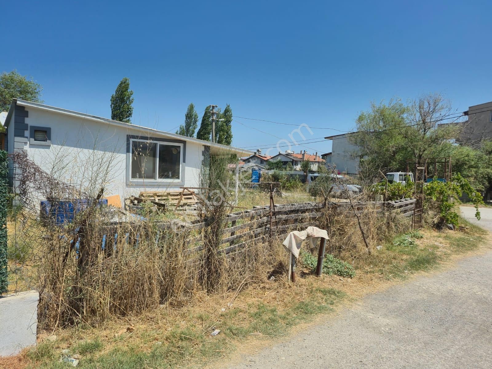 Urla İskele Hisse Tapulu Tarla Ve 1+1 Müstakil Ev