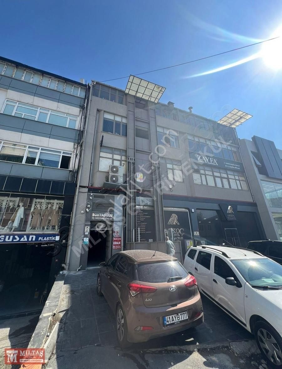 Merter Alaybey Sokakta Teraslı, 300 M² Kiralık Showroom Ofis