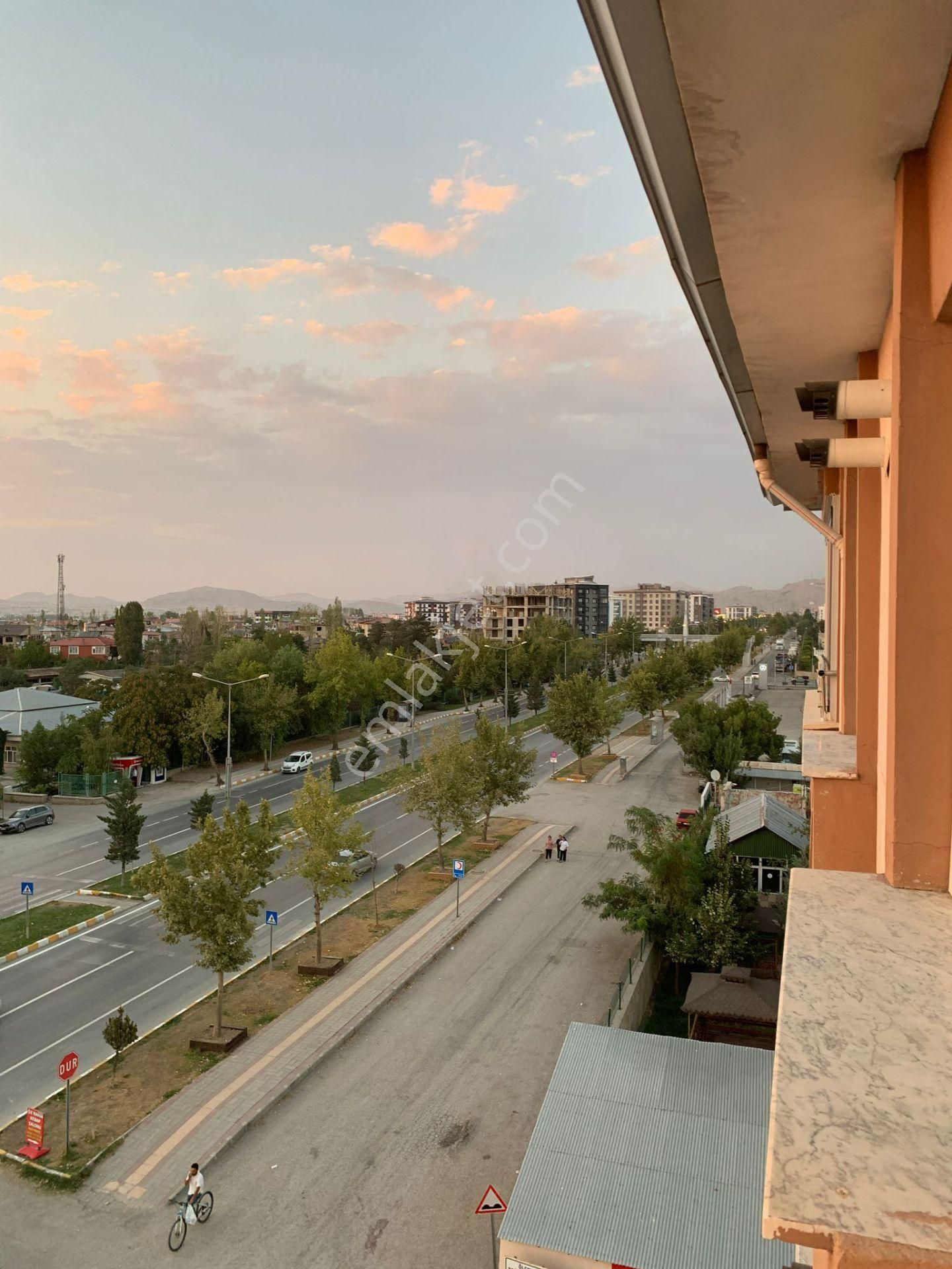 Tunç'tan Kiralık Bölge Hastanesi -hava Alanı Yürüme Mesafeli 2+1