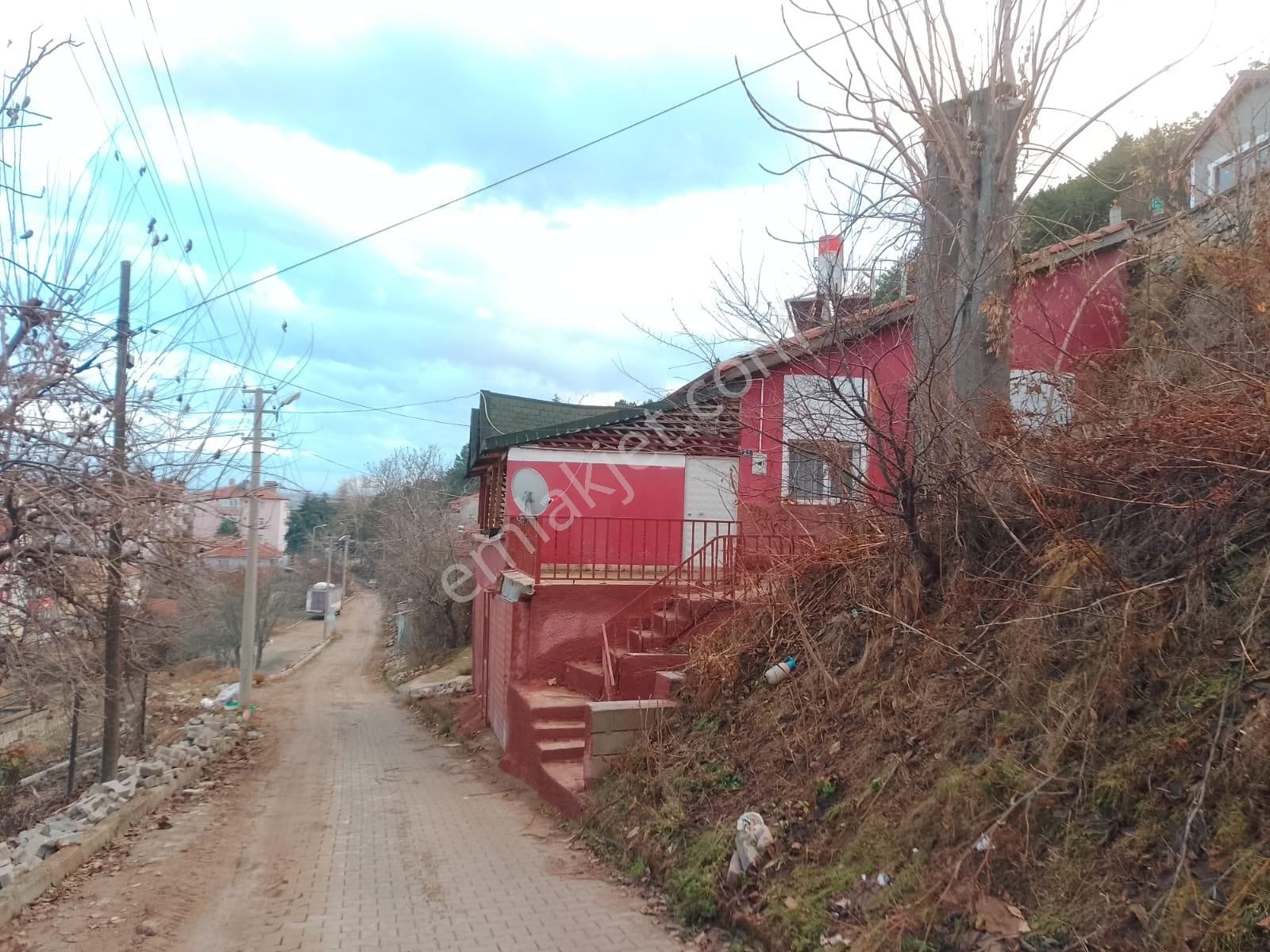 Akçay Emlak'tan Akşehir Hıdırlıkta Garajlı Harika Manzaralı Satılık Müstakil Ev