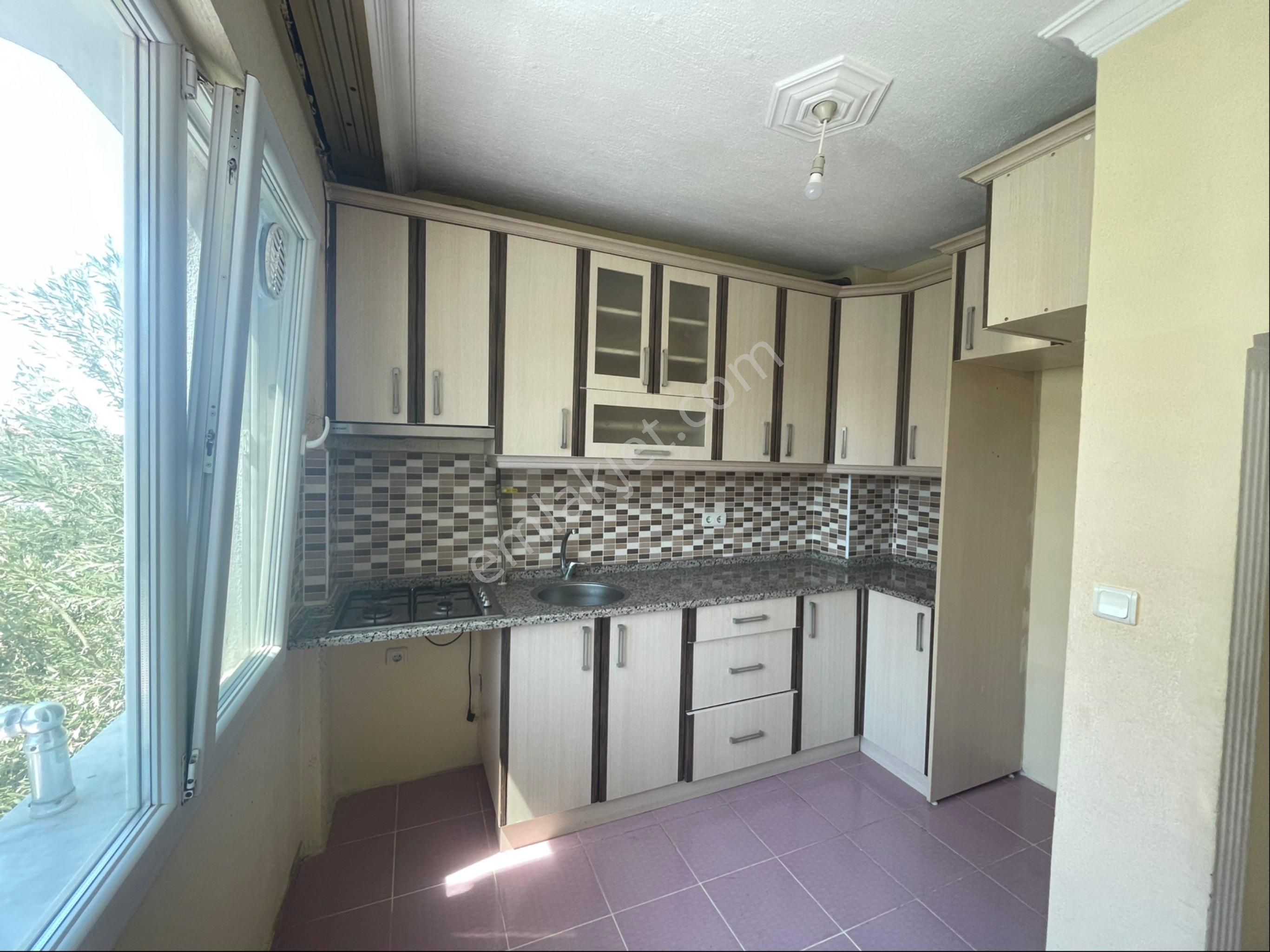 İnönü Mahallesinde 3+1 Kapalı Mutfak Ara Kat Kiralık Daire
