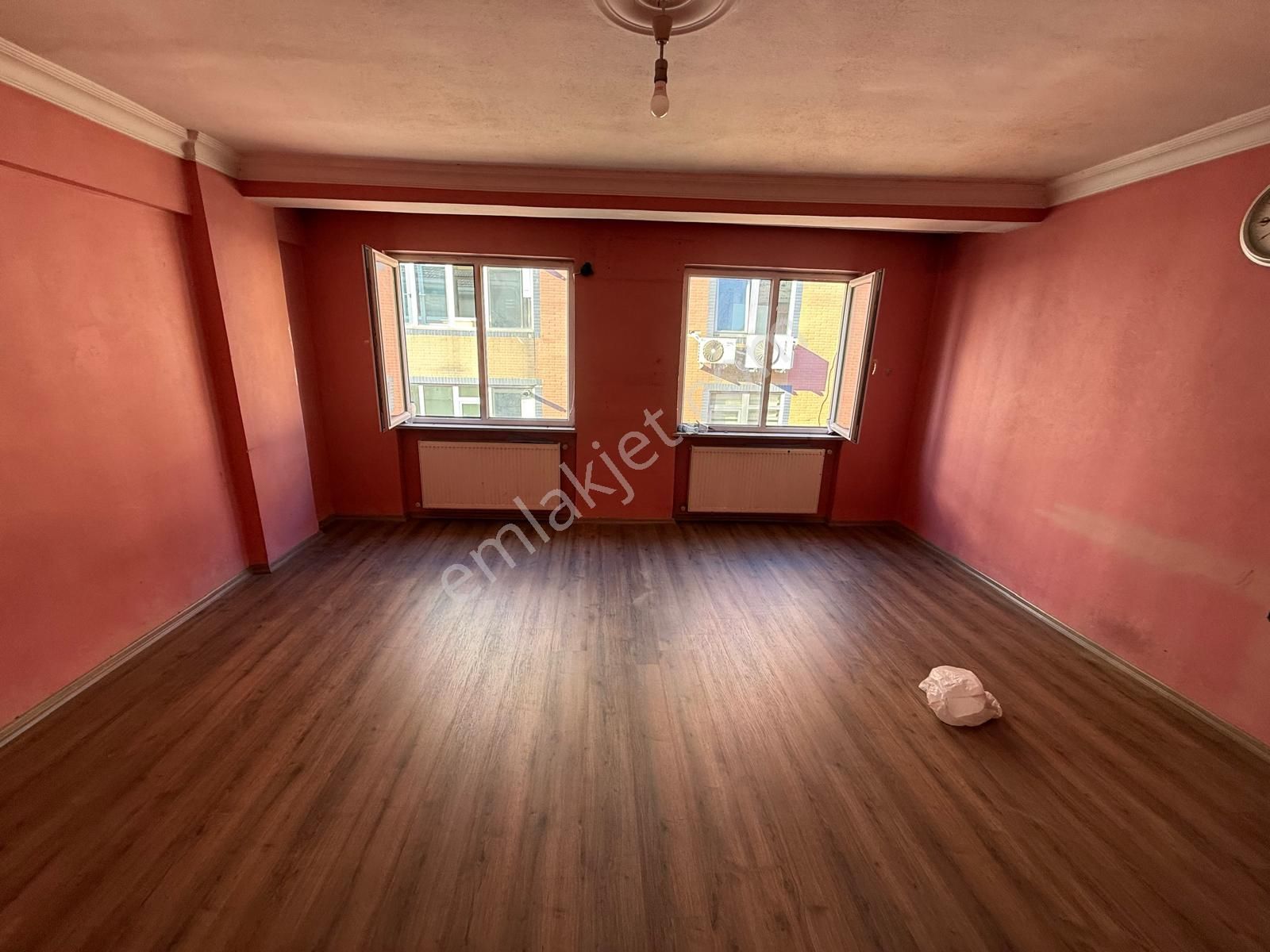15yıllık Binada Esenler Yavuzselim Mahallesinde 3+1/135m2 4.kat Kiralık Daire