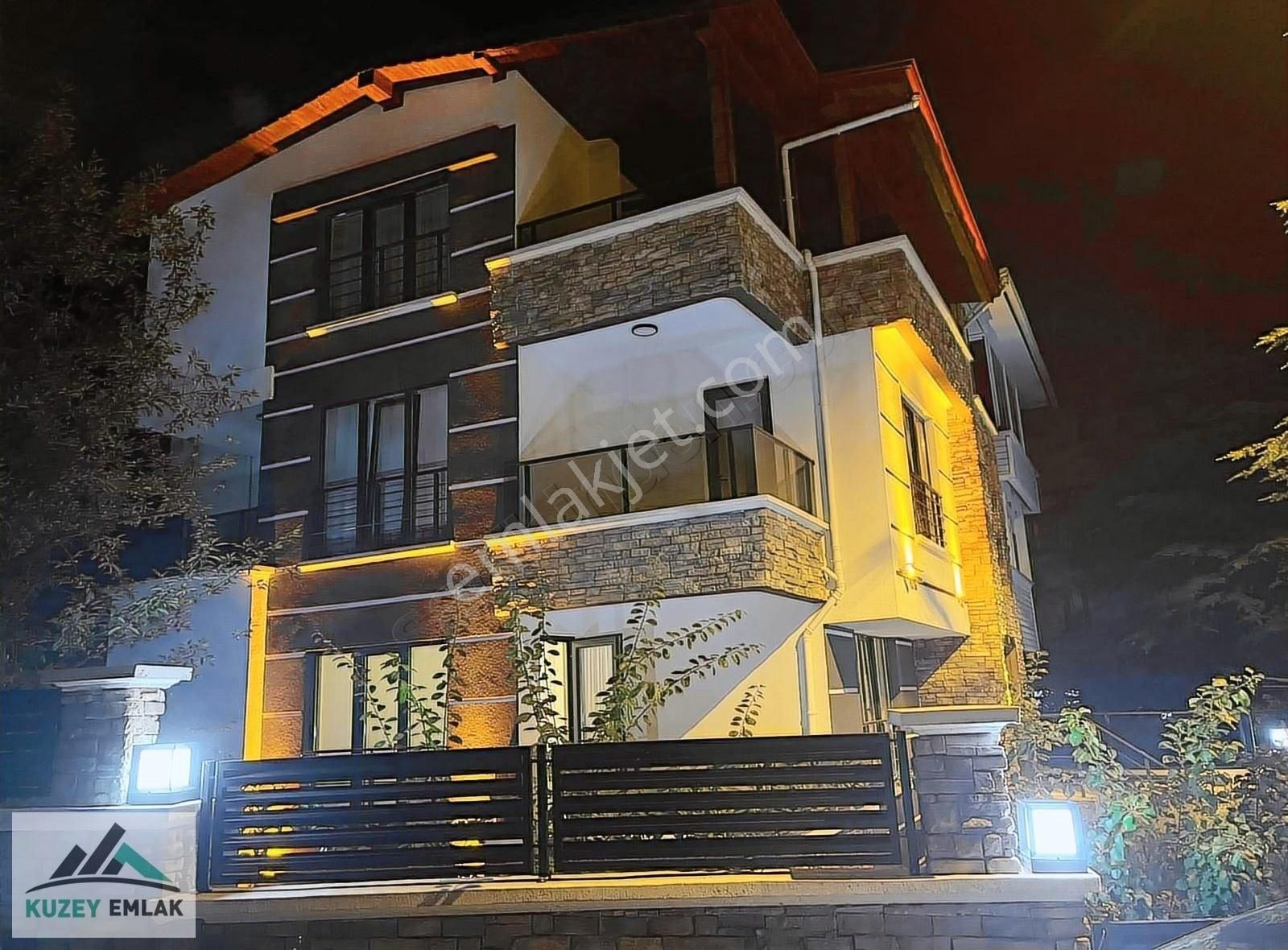 Pursaklar Saray Cumhuriyet Mahallesinde Lüks Konforlu 6+1 Villa