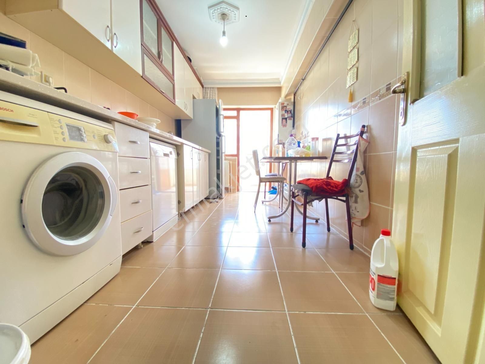 Süvari Mah De Satılık 3+1 Arakat Köşe Başı Daire