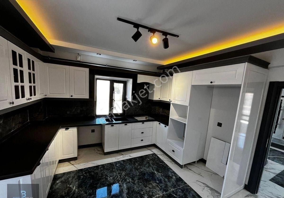 Reşadiye Mah. Satılık 5+1 Dublex Villa