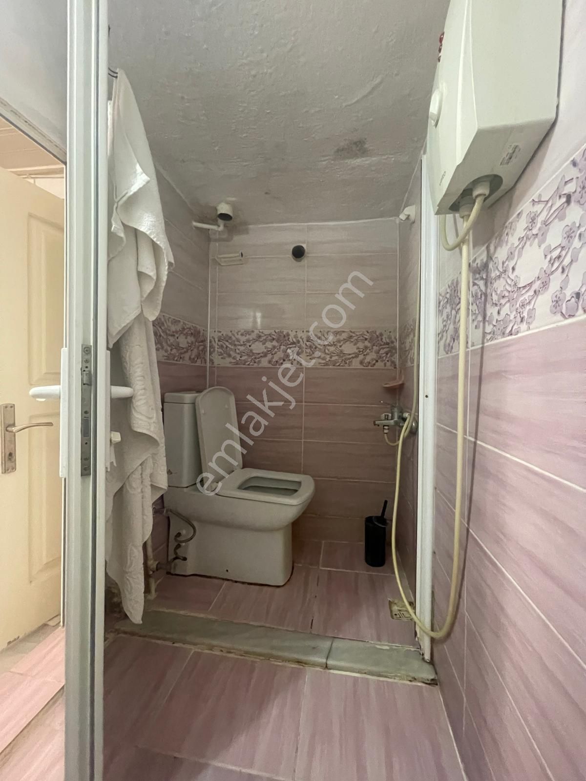 Ayvada'dan Ayvalık Merkez'de Teraslı 3 Katlı 3+1 Taş Rum Evi - Görsel 9