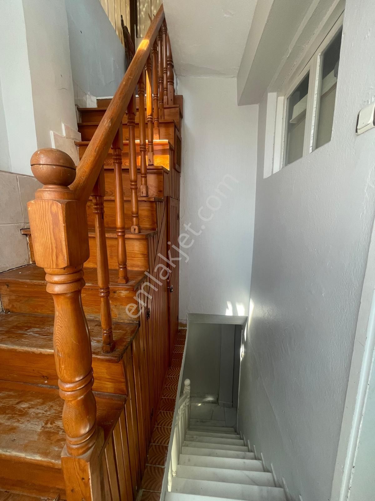 Ayvada'dan Ayvalık Merkez'de Teraslı 3 Katlı 3+1 Taş Rum Evi - Görsel 17