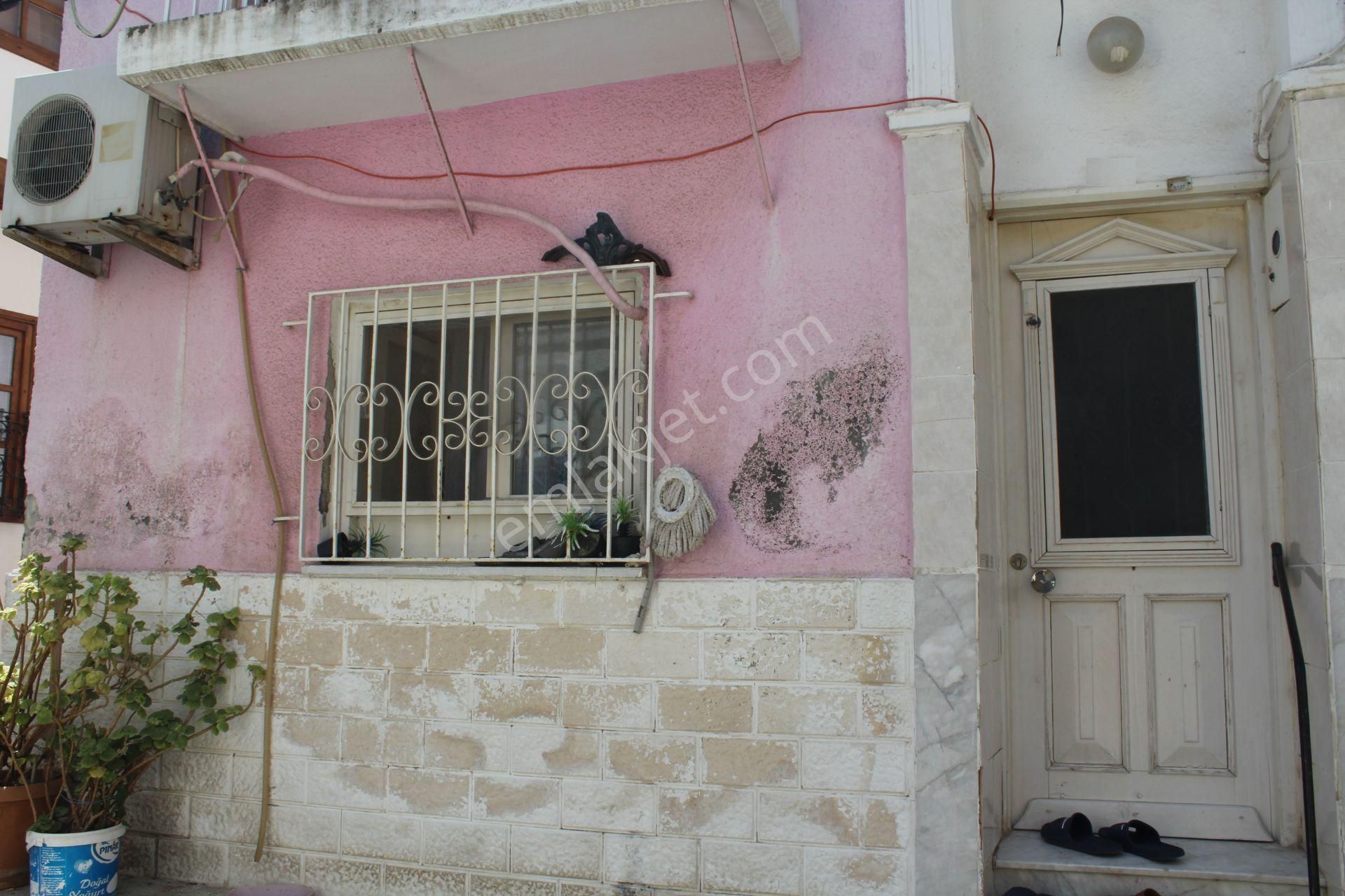 Ayvada'dan Ayvalık Merkez'de Teraslı 3 Katlı 3+1 Taş Rum Evi - Görsel 3