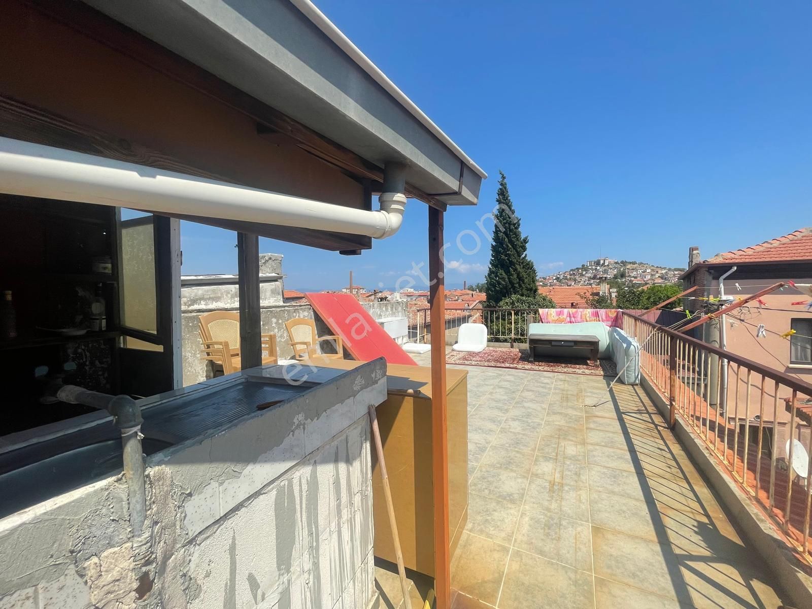 Ayvada'dan Ayvalık Merkez'de Teraslı 3 Katlı 3+1 Taş Rum Evi - Görsel 28