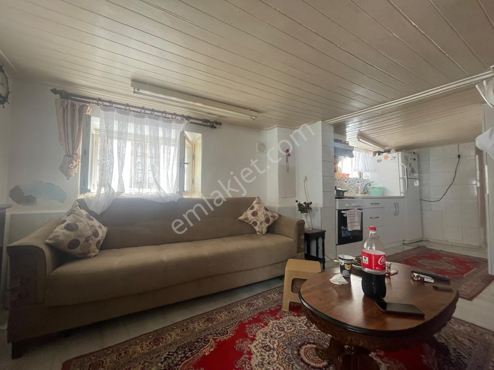 Ayvada'dan Ayvalık Merkez'de Teraslı 3 Katlı 3+1 Taş Rum Evi - Görsel 4