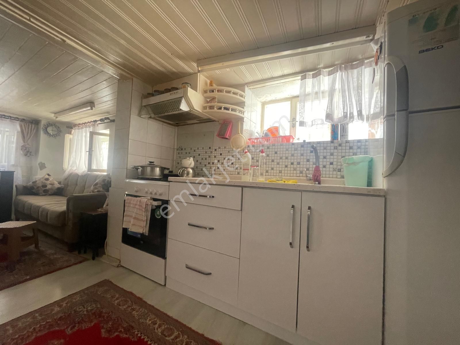 Ayvada'dan Ayvalık Merkez'de Teraslı 3 Katlı 3+1 Taş Rum Evi - Görsel 7