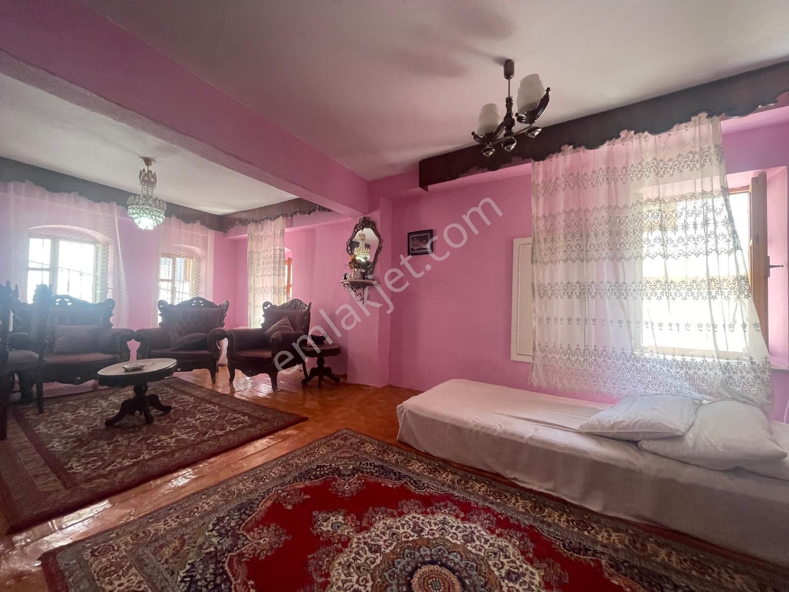 Ayvada'dan Ayvalık Merkez'de Teraslı 3 Katlı 3+1 Taş Rum Evi - Görsel 15