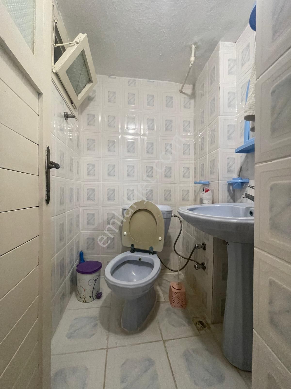 Ayvada'dan Ayvalık Merkez'de Teraslı 3 Katlı 3+1 Taş Rum Evi - Görsel 24