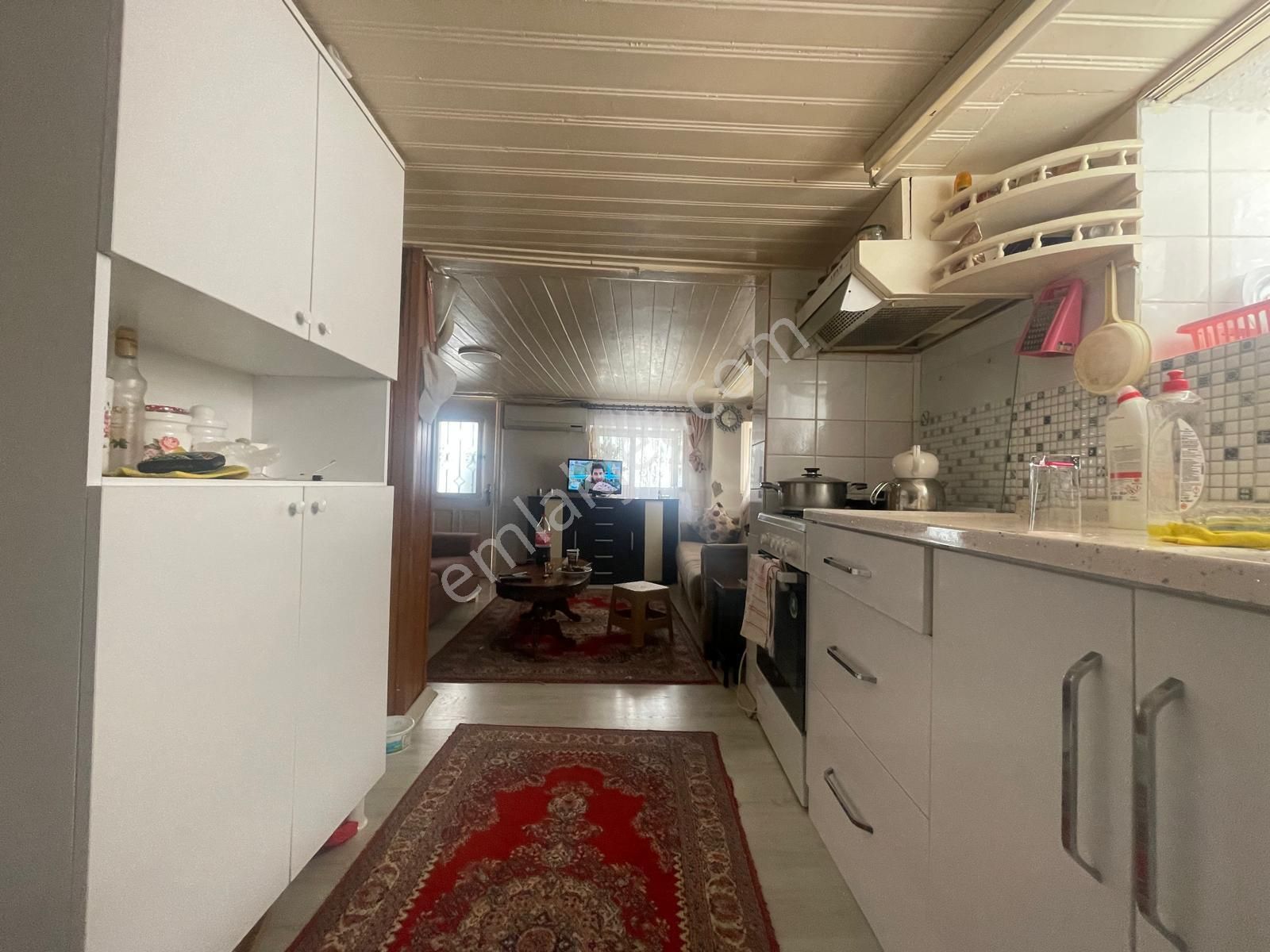 Ayvada'dan Ayvalık Merkez'de Teraslı 3 Katlı 3+1 Taş Rum Evi - Görsel 6