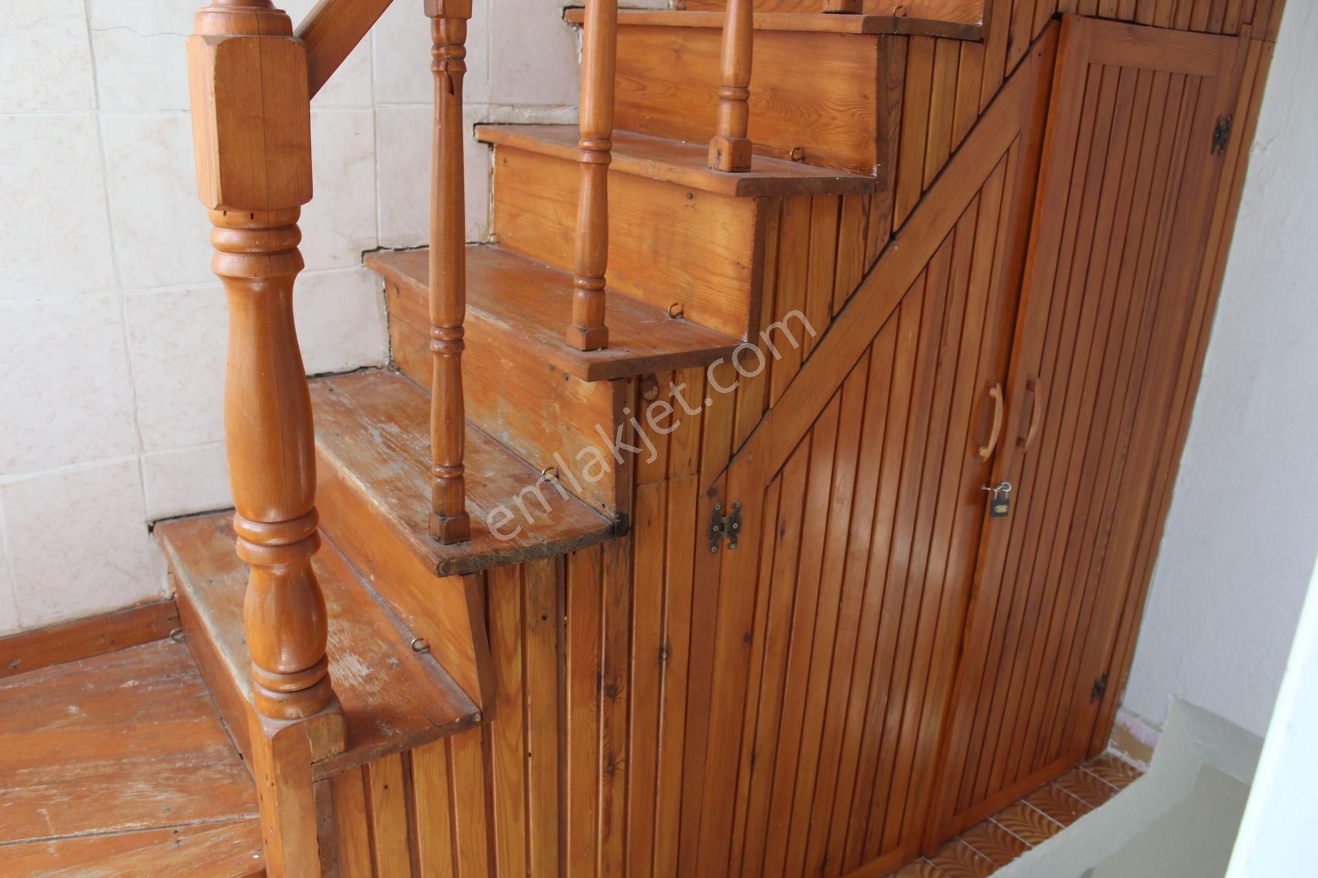 Ayvada'dan Ayvalık Merkez'de Teraslı 3 Katlı 3+1 Taş Rum Evi - Görsel 11