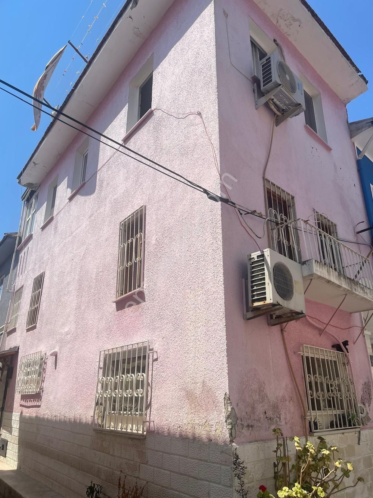 Ayvada'dan Ayvalık Merkez'de Teraslı 3 Katlı 3+1 Taş Rum Evi - Görsel 2