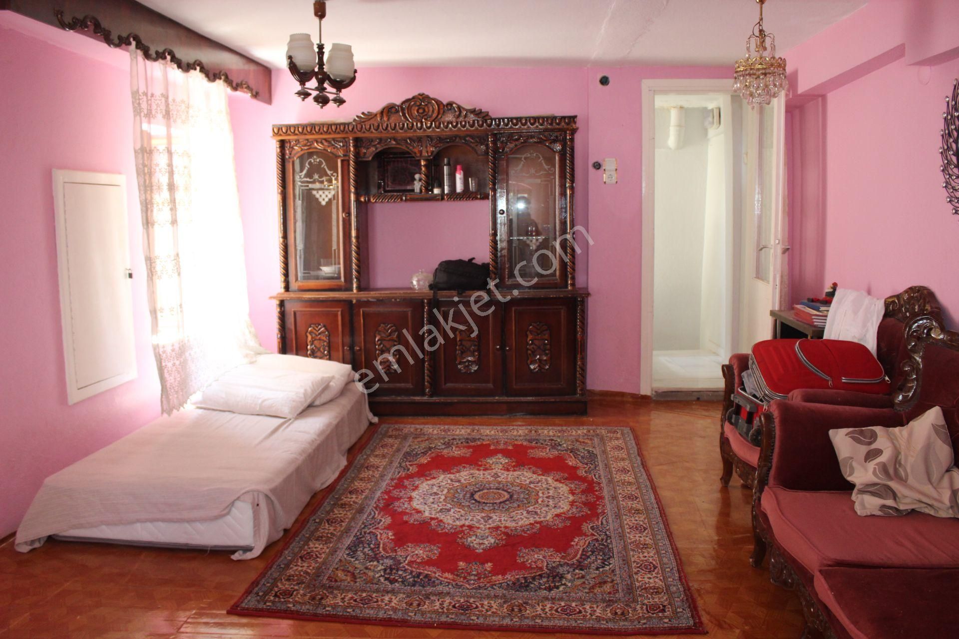 Ayvada'dan Ayvalık Merkez'de Teraslı 3 Katlı 3+1 Taş Rum Evi - Görsel 13