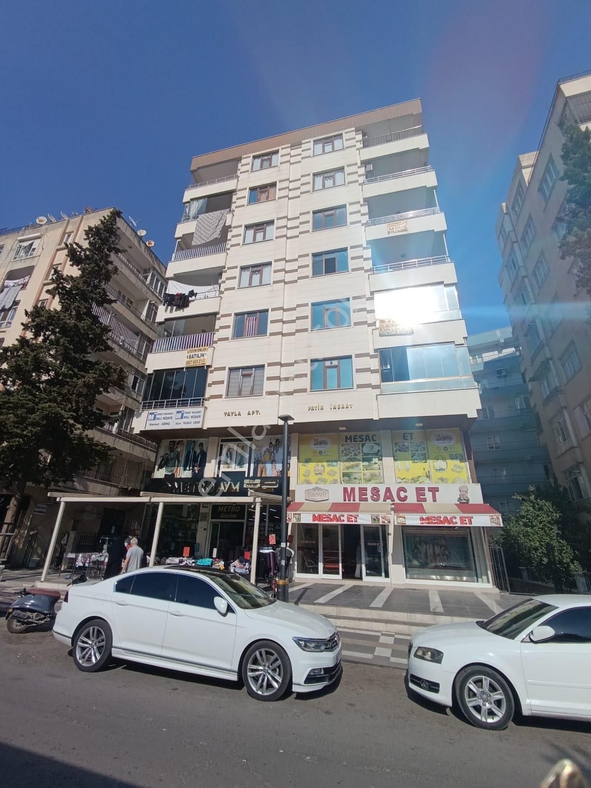 Uygun Emlak'tan Bahçelievlerde 2.kat 4 Oda D.gazlı,parkeli, Asansörlü Satılık Daire
