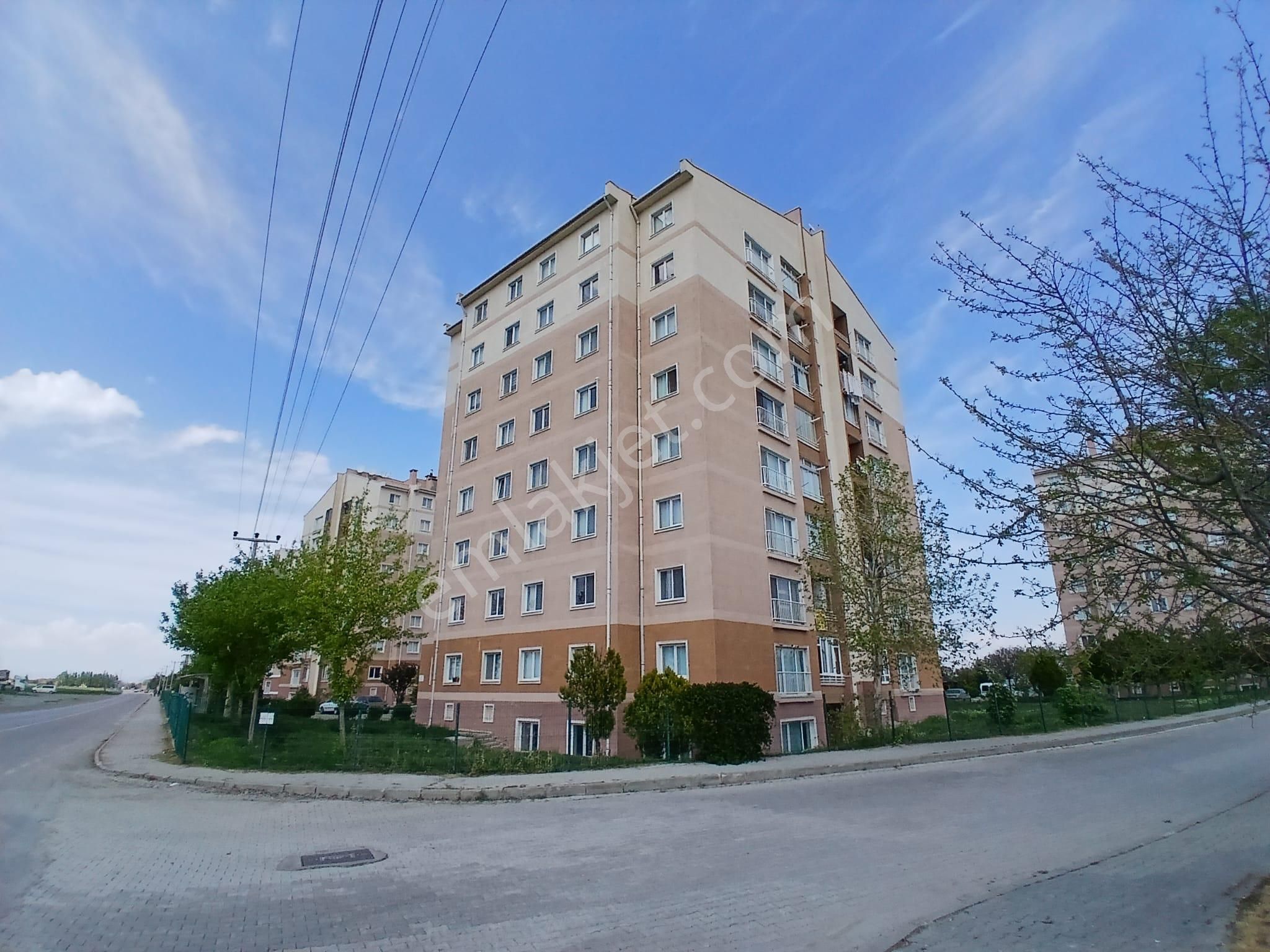 Akçay Emlak'tan Akşehir Kozağaç Tokide Asansörlü Ara Kat Satılık 3+1 Daire