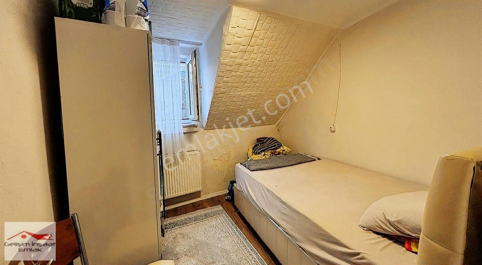 Gelişim Emlak`tan Taşköprülüzade Sokak`ta, 60m², 2+1 - Görsel 6