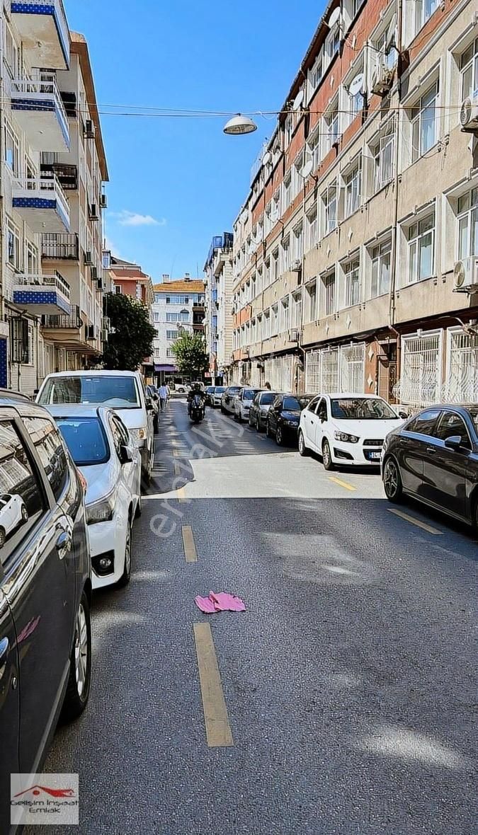 Gelişim Emlak`tan Taşköprülüzade Sokak`ta, 60m², 2+1 - Görsel 7