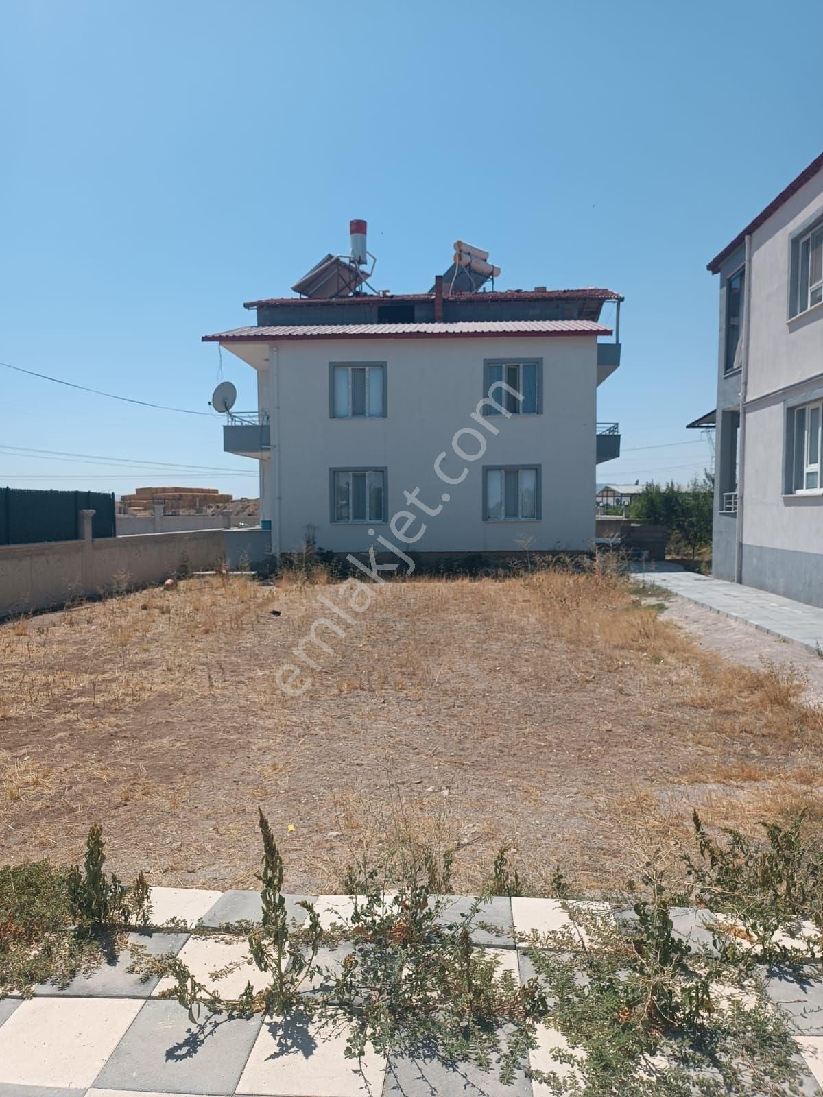 Konya Meram Çomaklı Mahallesinde 3+1 Daire 300 M2 Arsası Var