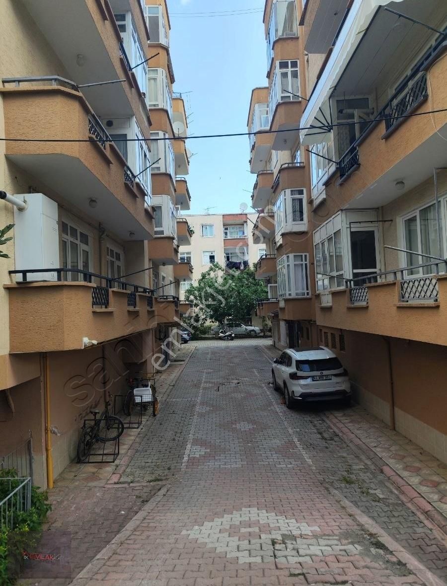 Emlak Kent'ten Ömürevleri Tramvaya Cephe Kiralık 3+1 Daire