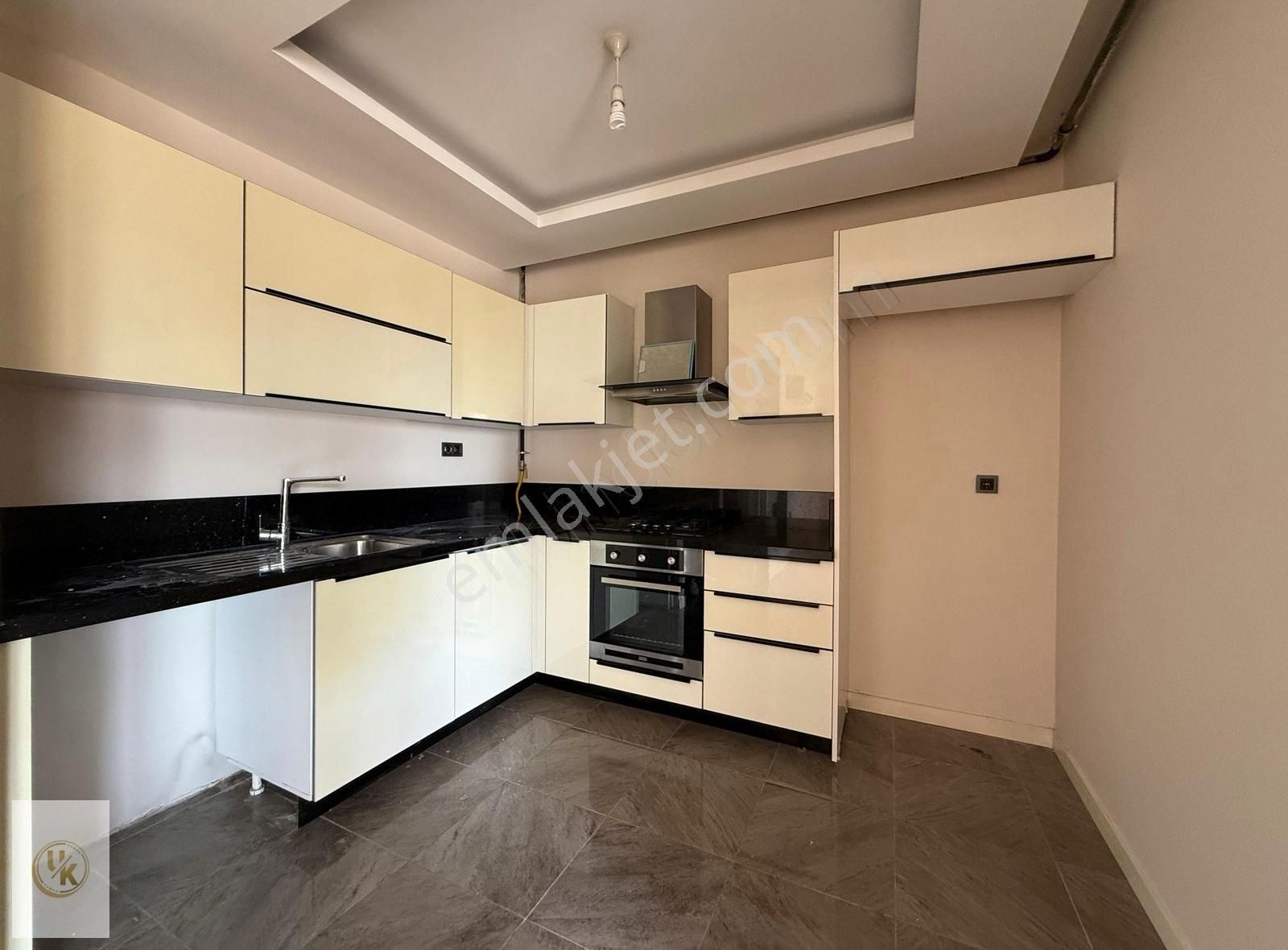 Sosyete Pazarı Cvr 2+1/ç.banyo/g.odalı/kombi/ankastre/3 Klima !!