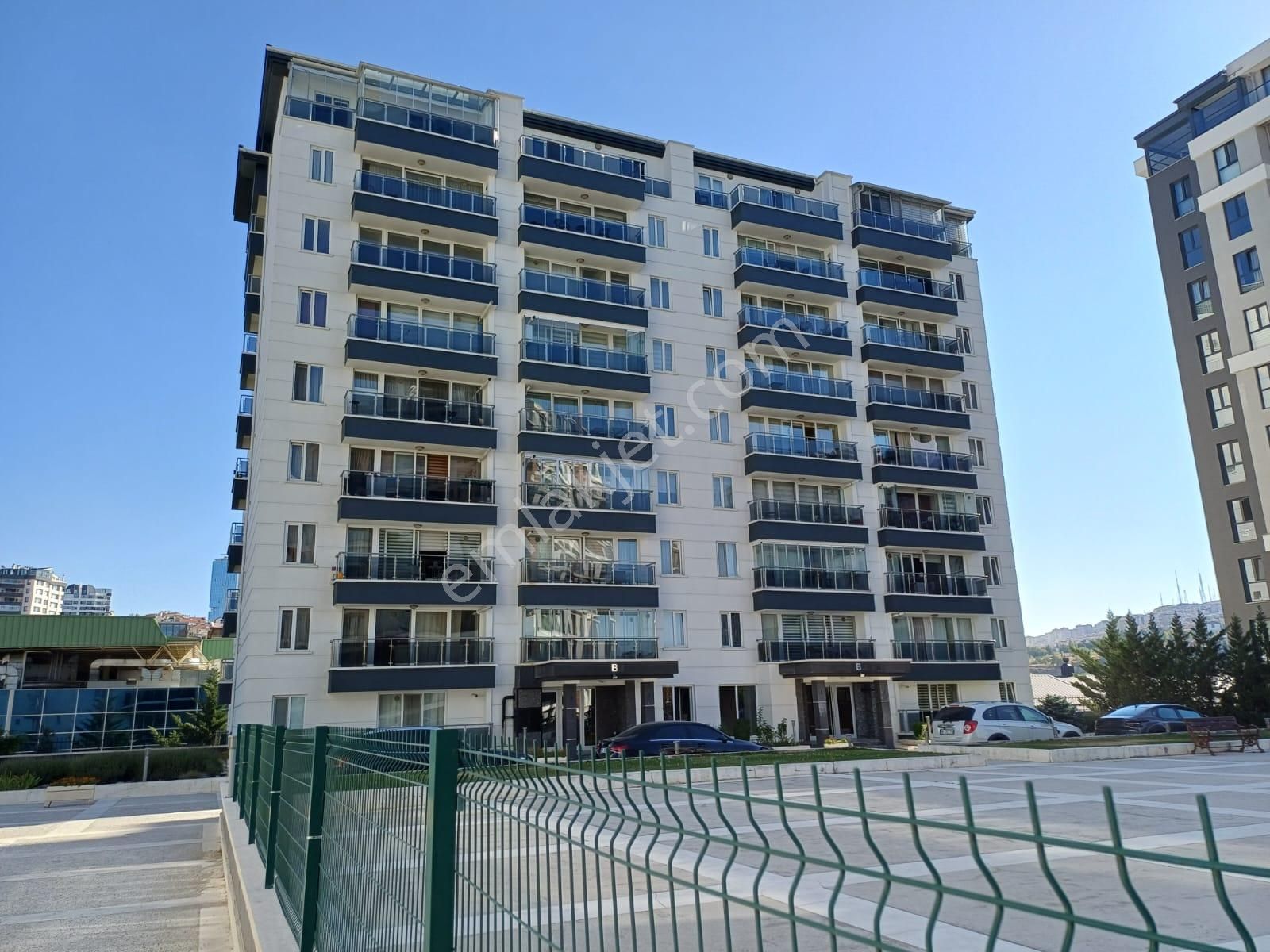 Çankaya Yıldız Hilal Megapark Sitesinde 85 M2 1+1 Mobilyalı Giriş Kat Kiralık Daire
